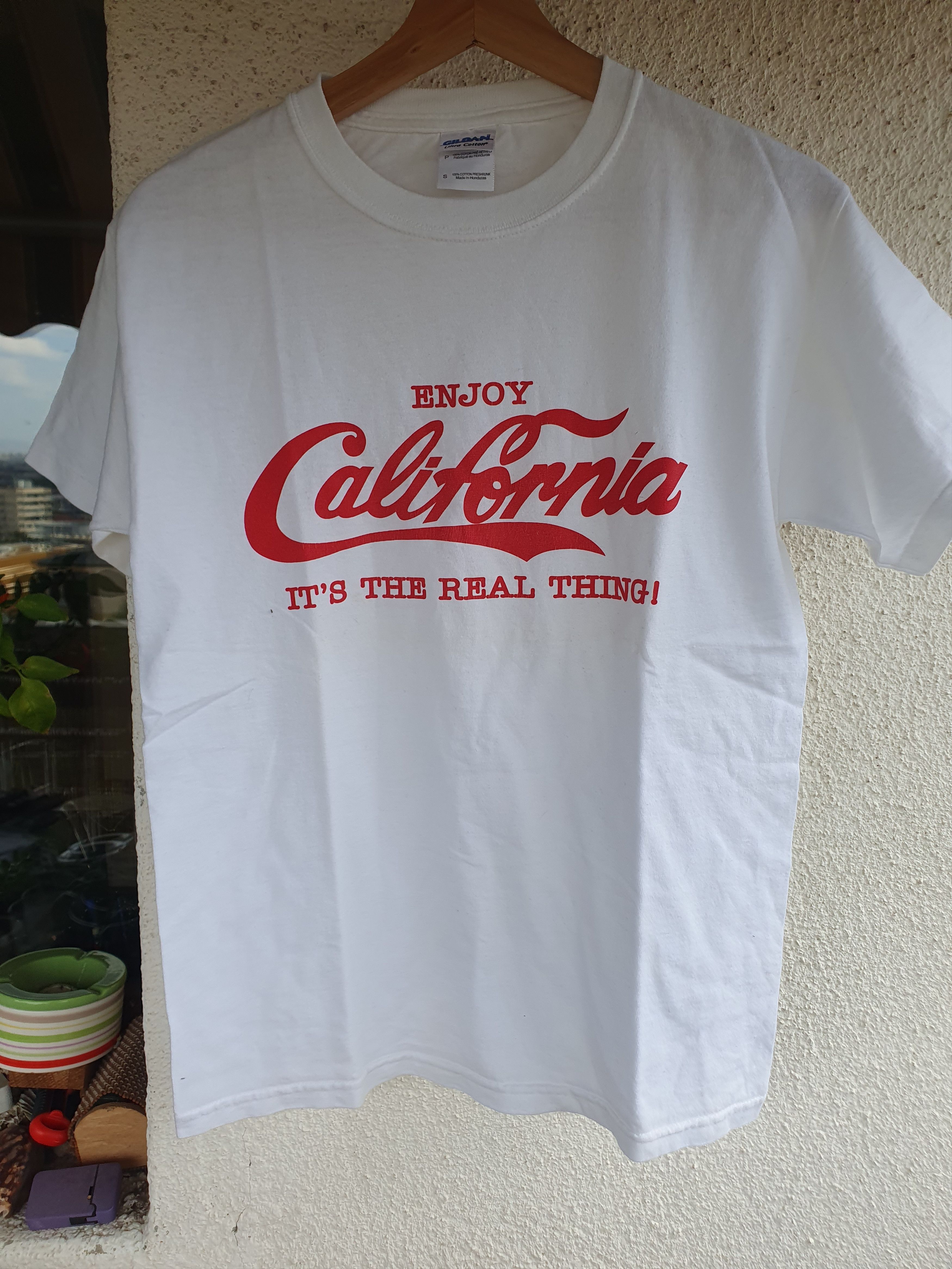 Gildan Enjoy California Coca Cola Font Destination t-shirt sz M Size US S / EU 44-46 / 1 - 1 Thumbnail
