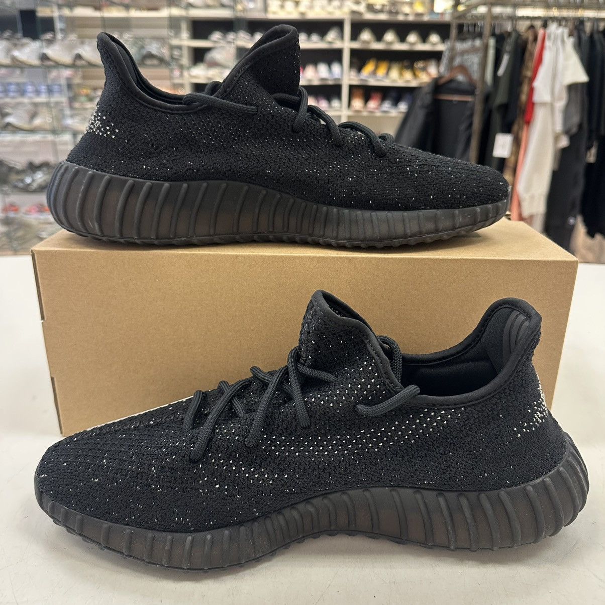 Adidas Size 12.5 - adidas Yeezy Boost 350 V2 Low Oreo 2022 Size US 12.5 / EU 45-46 - 2 Thumbnail