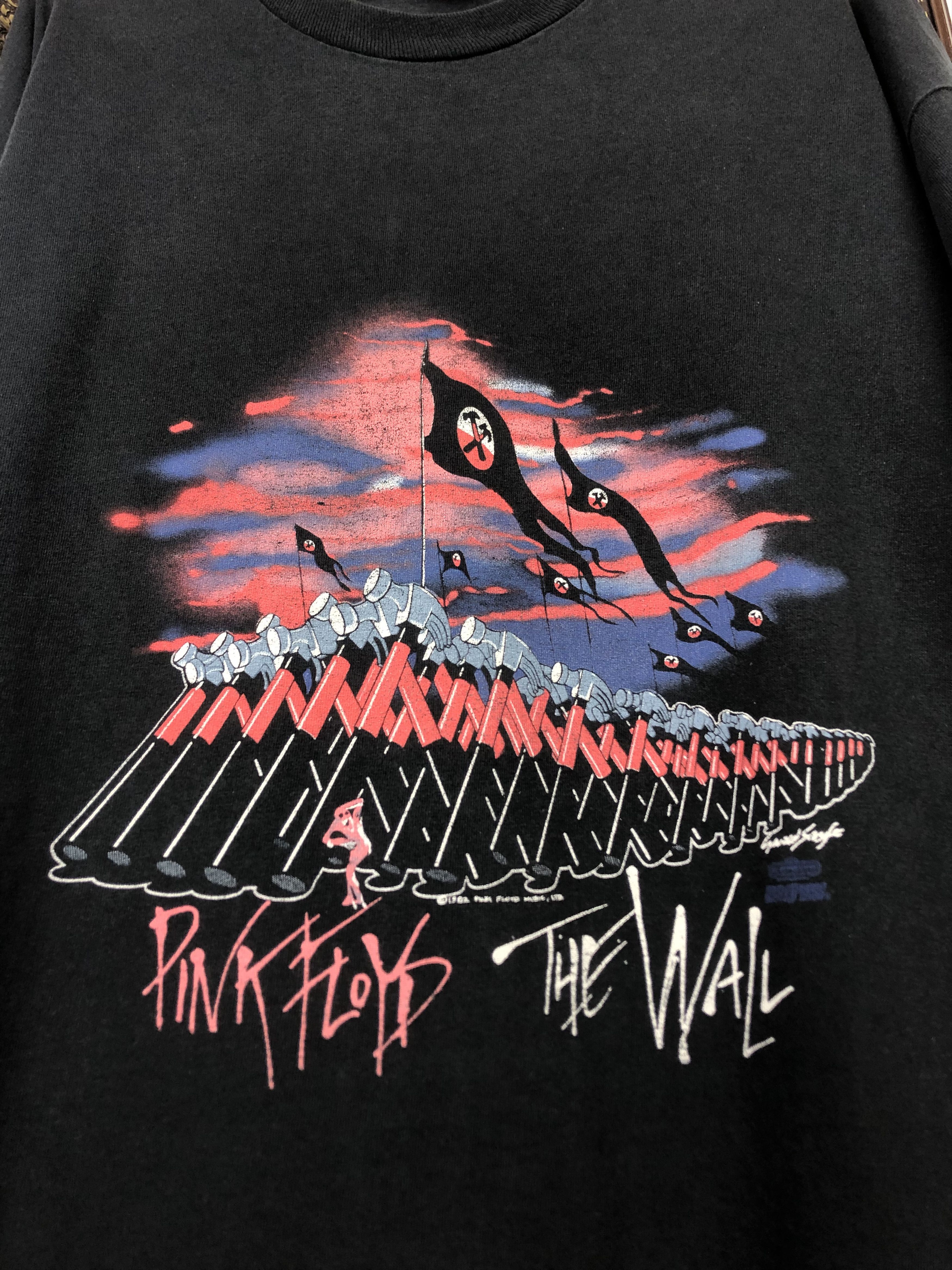 Vintage Vintage 80's Pink Floyd The Wall Marching Hammers Tee Shirt Size US XL / EU 56 / 4 - 3 Thumbnail