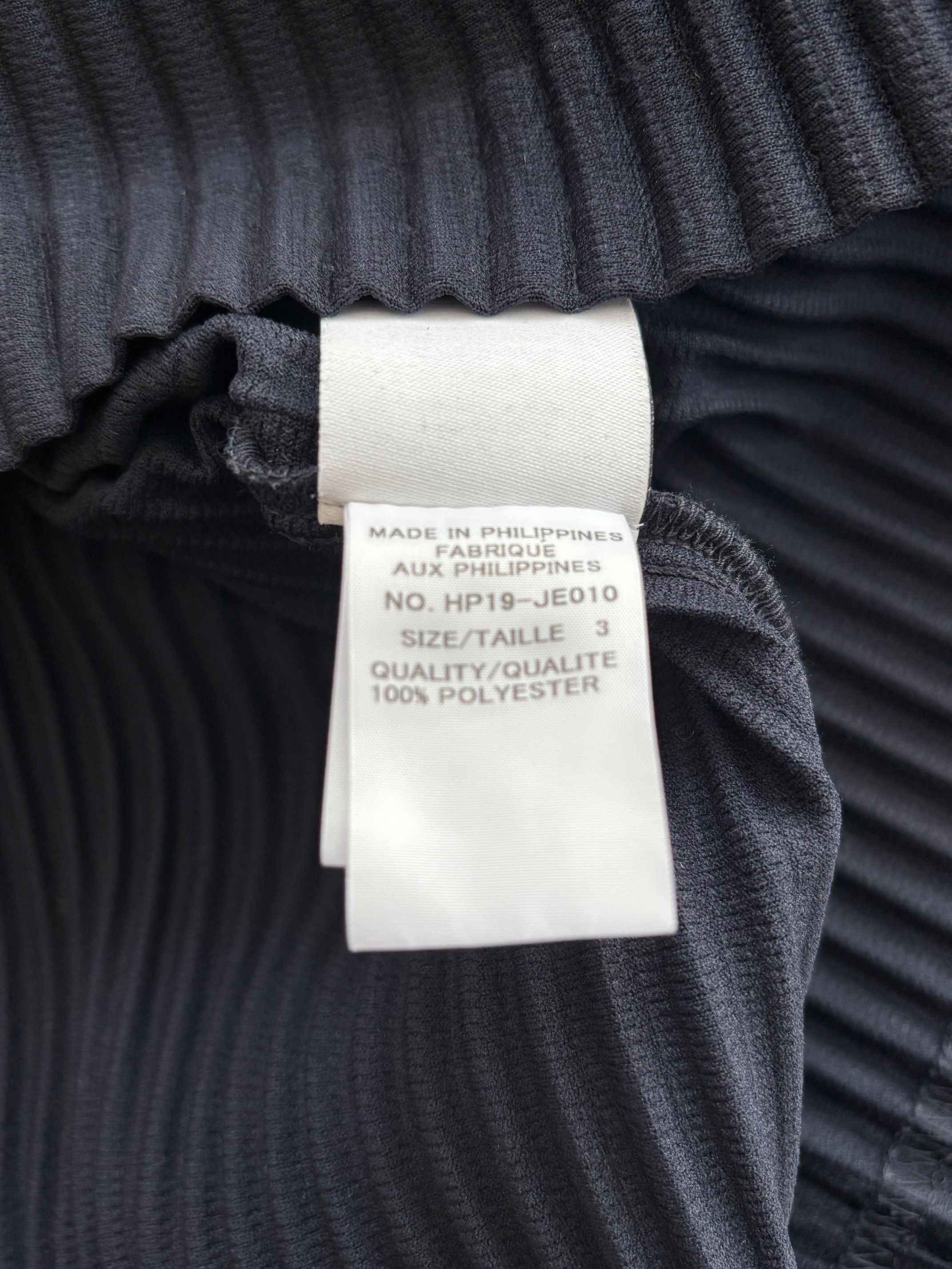 Homme Plisse Issey Miyake Homme Plisse Issey Miyake Black and Navy Tank Tops in size 3 Size US M / EU 48-50 / 2 - 4 Thumbnail