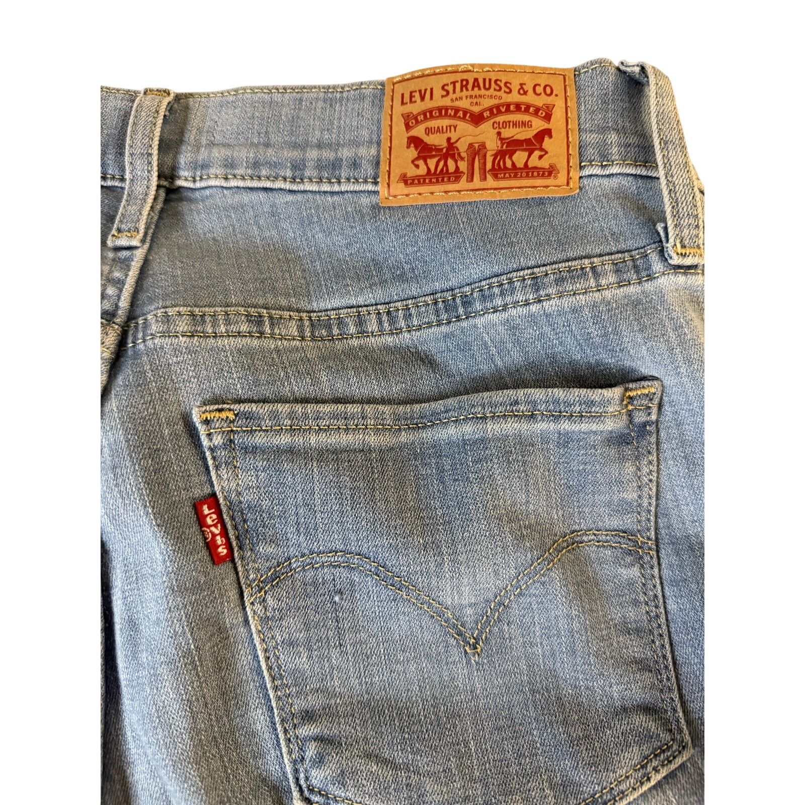Levi's Levi's 311 Shaping Skinny Jeans Women's Sz 28x30 Light Wash Size 28" / US 6 / IT 42 - 3 Thumbnail