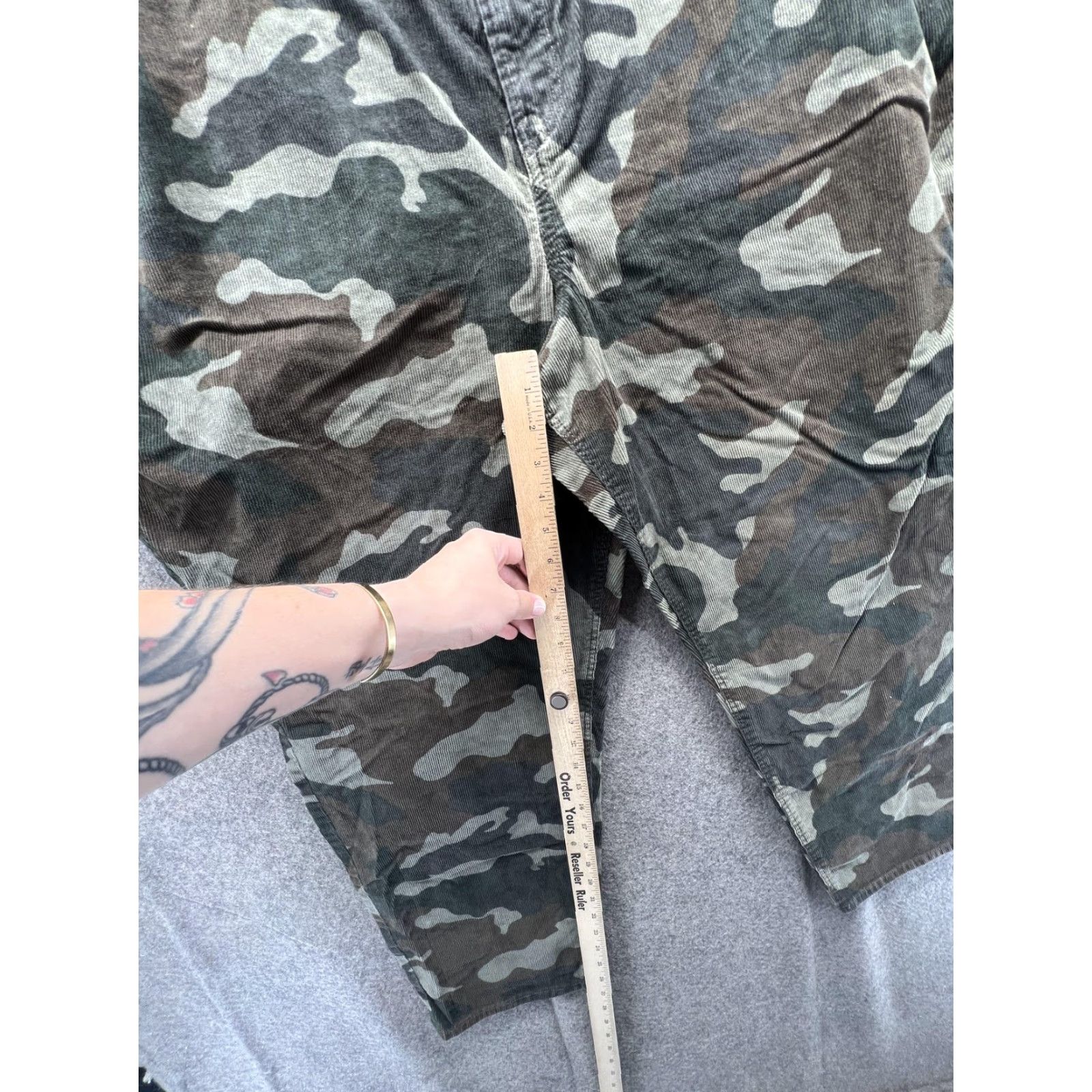 American Eagle Outfitters VINTAGE American Eagle Outfitters Pants Womens 24 Plus Camouflage Corduroy Straight Leg Chino Size 42" / US 20 - 4 Thumbnail