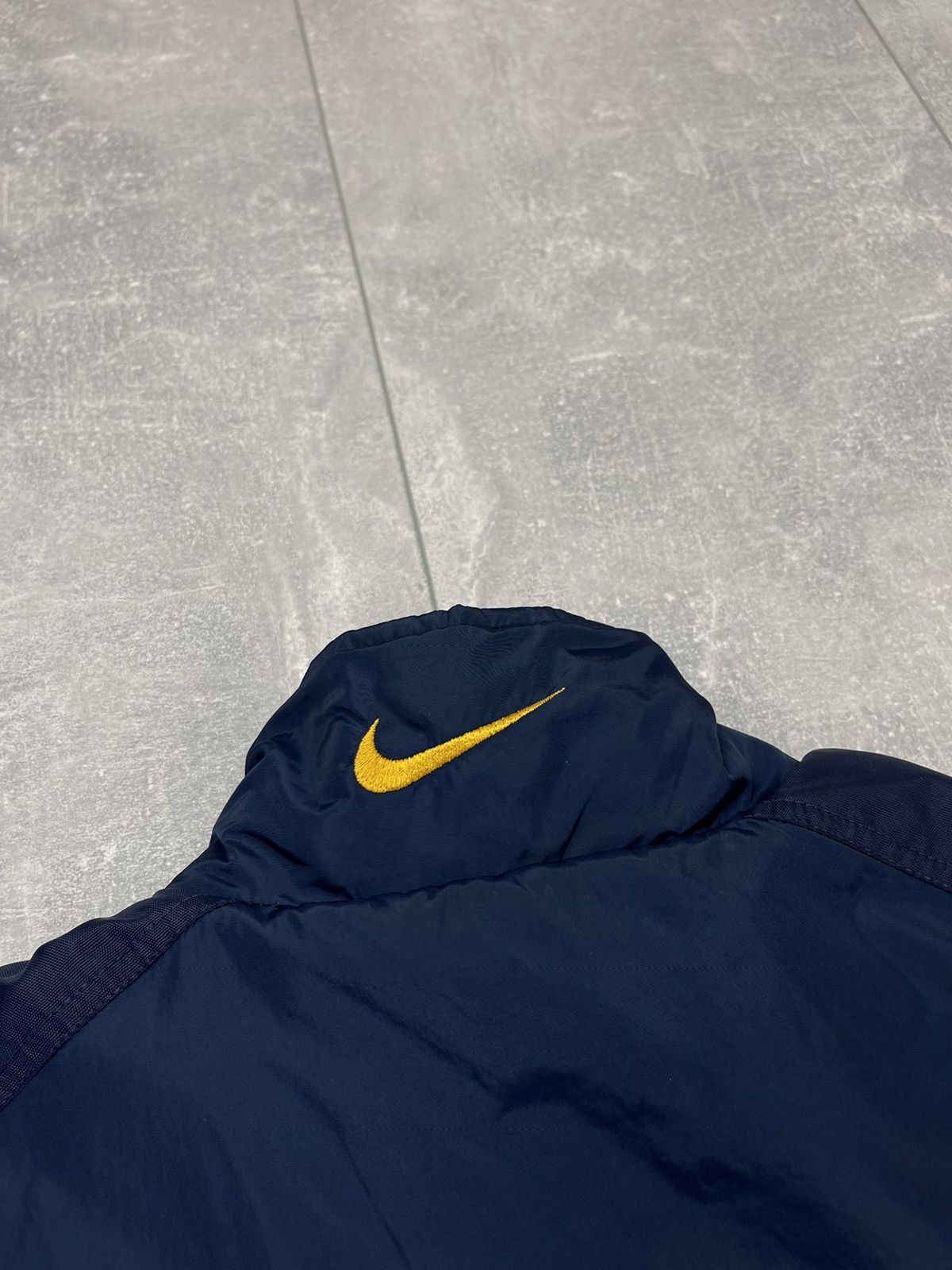 Nike Vintage Nike Puffer Jacket Back Big Logo Size US XL / EU 56 / 4 - 17 Thumbnail