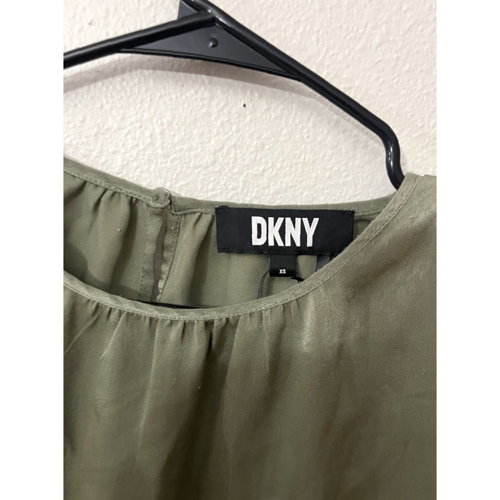 DKNY DKNY Top Womens XS Green Sleeveless Round Neck Keyhole Back Casual Tunic Cute Lightweight Abstract Pattern 2010s Womens Size XS / US 0-2 / IT 36-38 - 2 Thumbnail