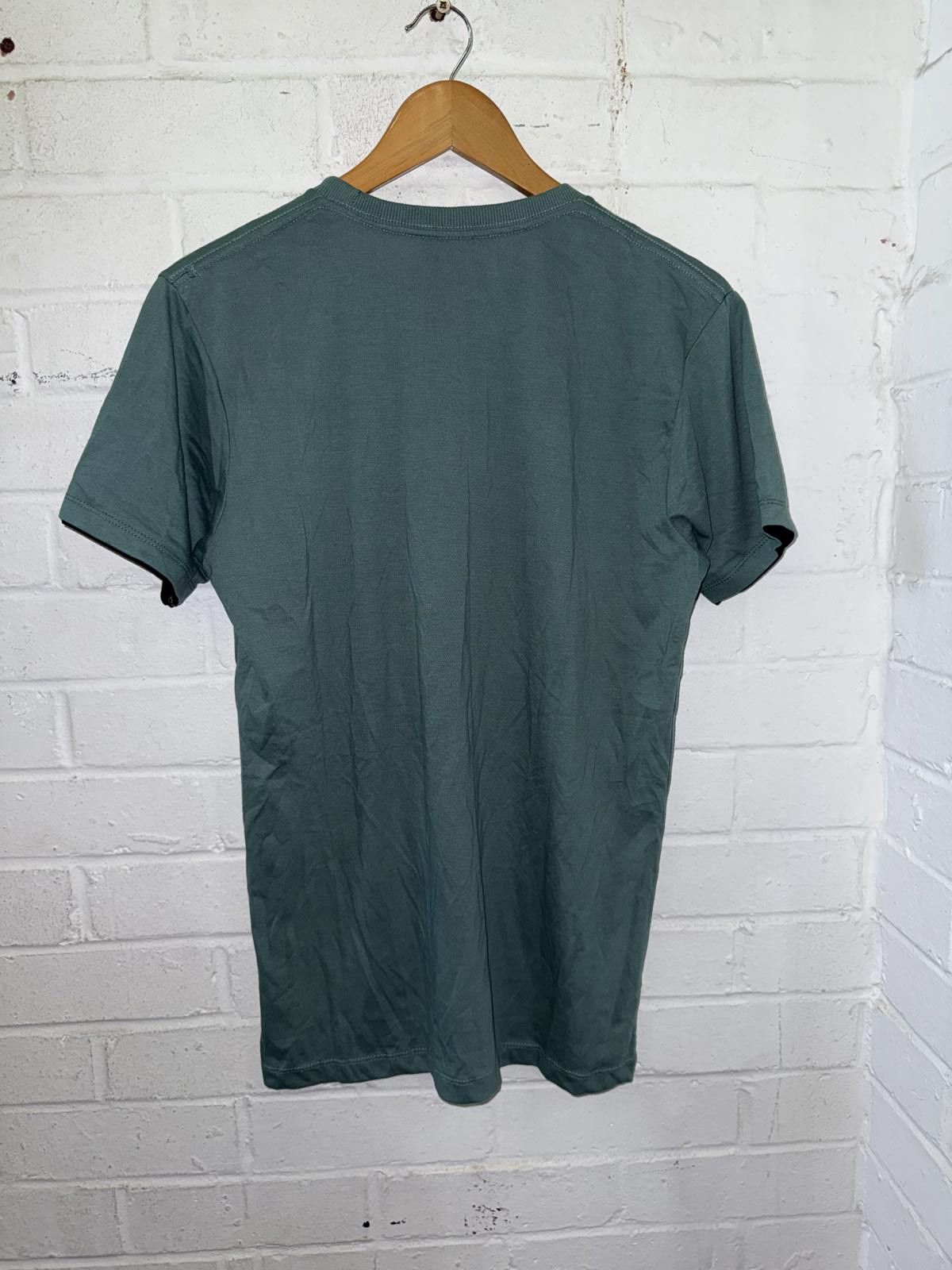 Calvin Klein Calvin Klein Graphic T-Shirt - Stylish & Comfortable Size US L / EU 52-54 / 3 - 4 Thumbnail