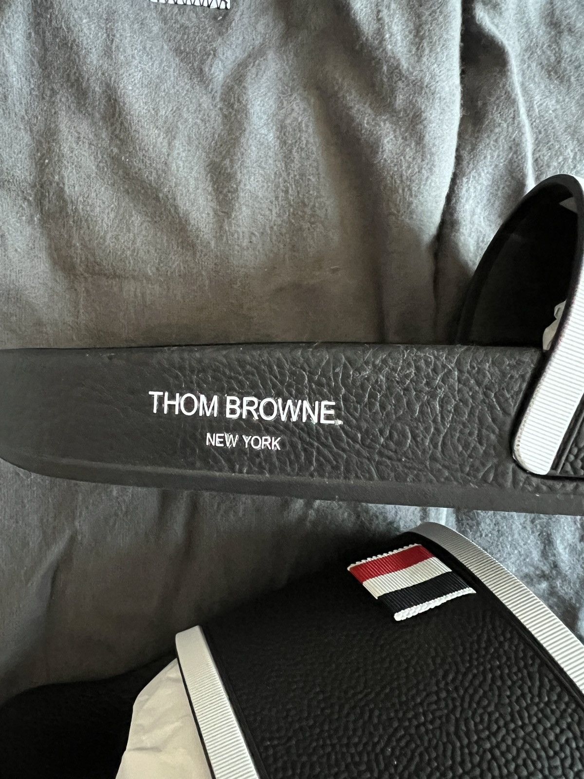 Thom Browne Thom Browne Black Rubber Stripe Pool Slides Size US 11 / EU 44 - 7 Thumbnail