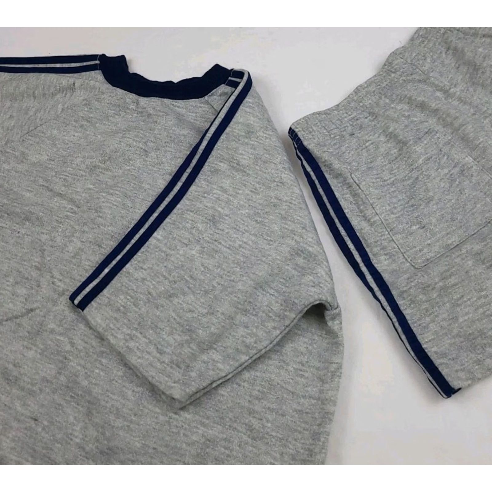 Vintage VINTAGE Sportswear Sweatshirt Shorts Set Gray Navy Striped Acrylic USA M Mens Size US M / EU 48-50 / 2 - 5 Thumbnail