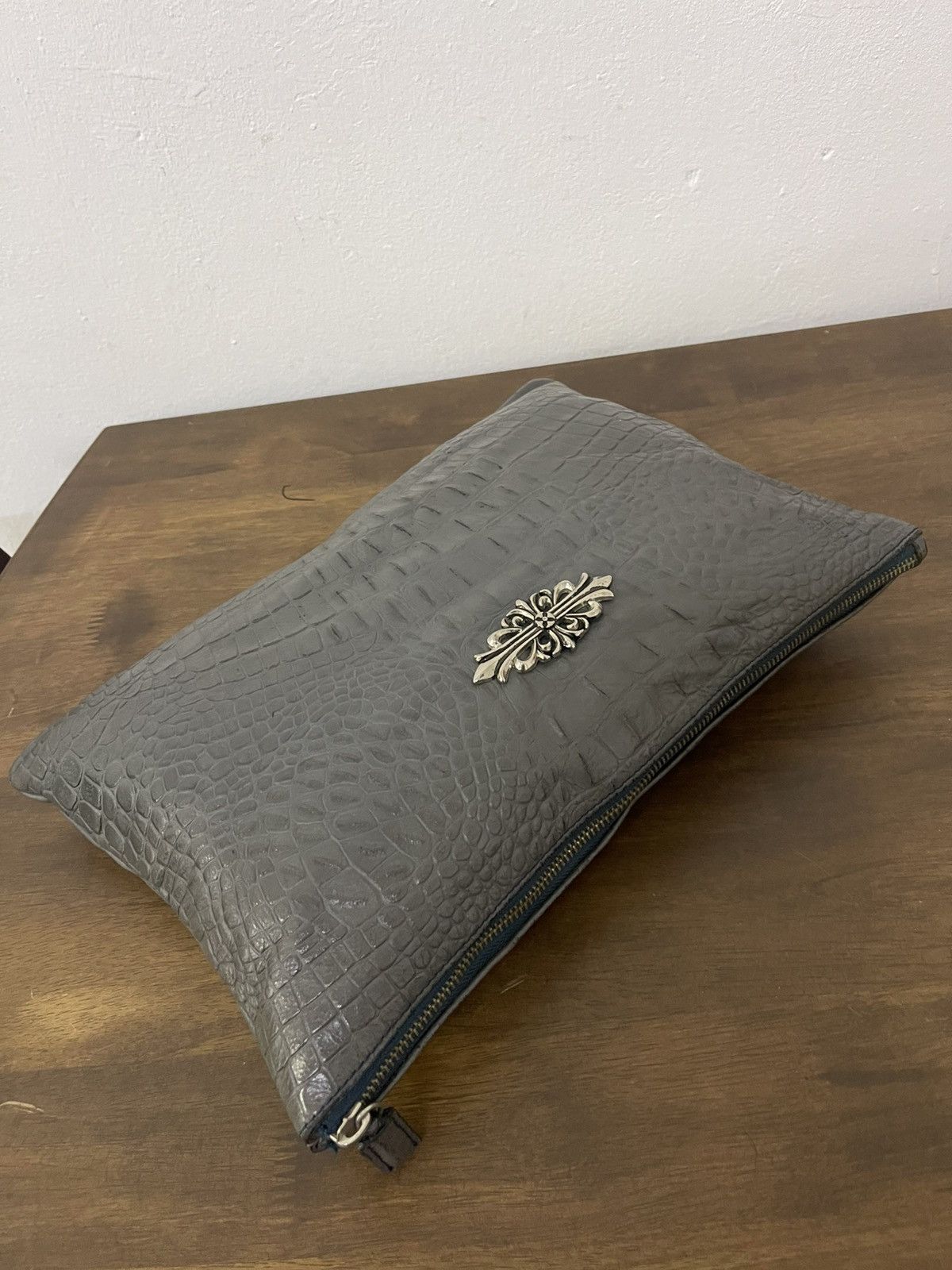 Leather Croc Embossed Clutch Bag with cross Size ONE SIZE - 9 Thumbnail