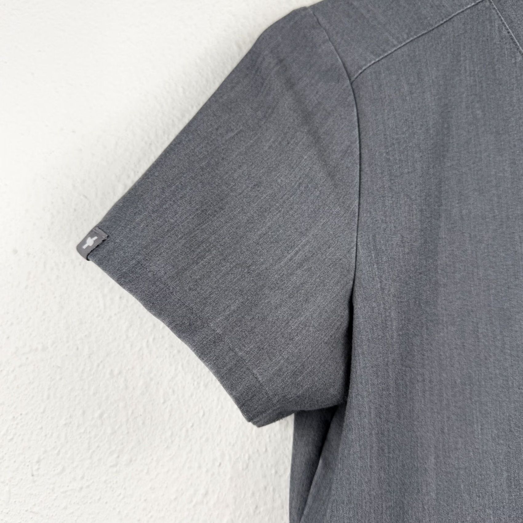 Vintage VINTAGE FIGS Scrub Top Womens 2XS Graphite Gray Casma Three Pocket Medical Nurse Top Shirt 2XS Womens Gray FIGS Scrub Top Size XXS / US 00 / IT 34 - 5 Thumbnail