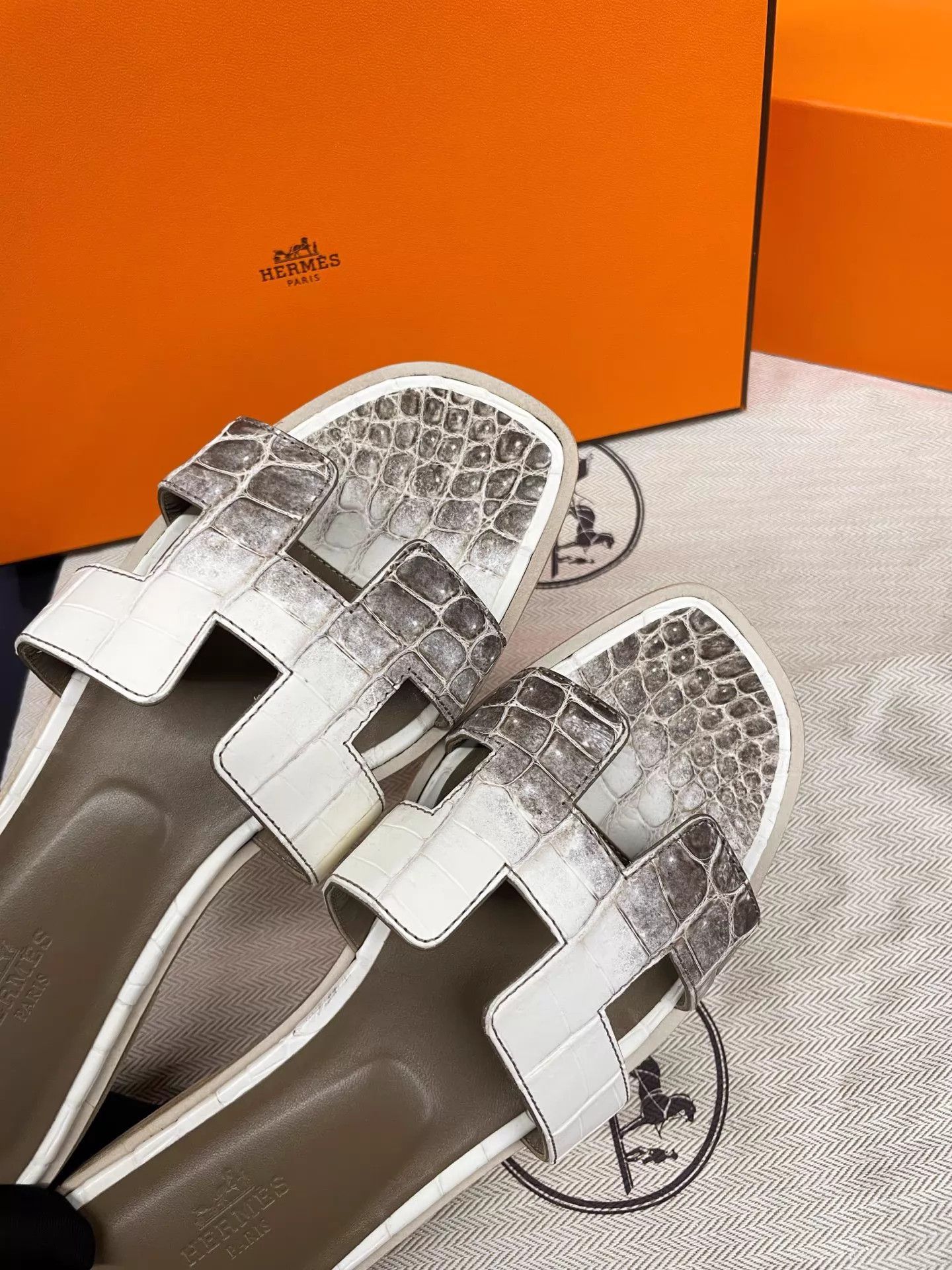 Hermes Hermes Women's Himalayan Crocodile H Slipper Size 37.5 Size US 7 / IT 37 - 5 Thumbnail