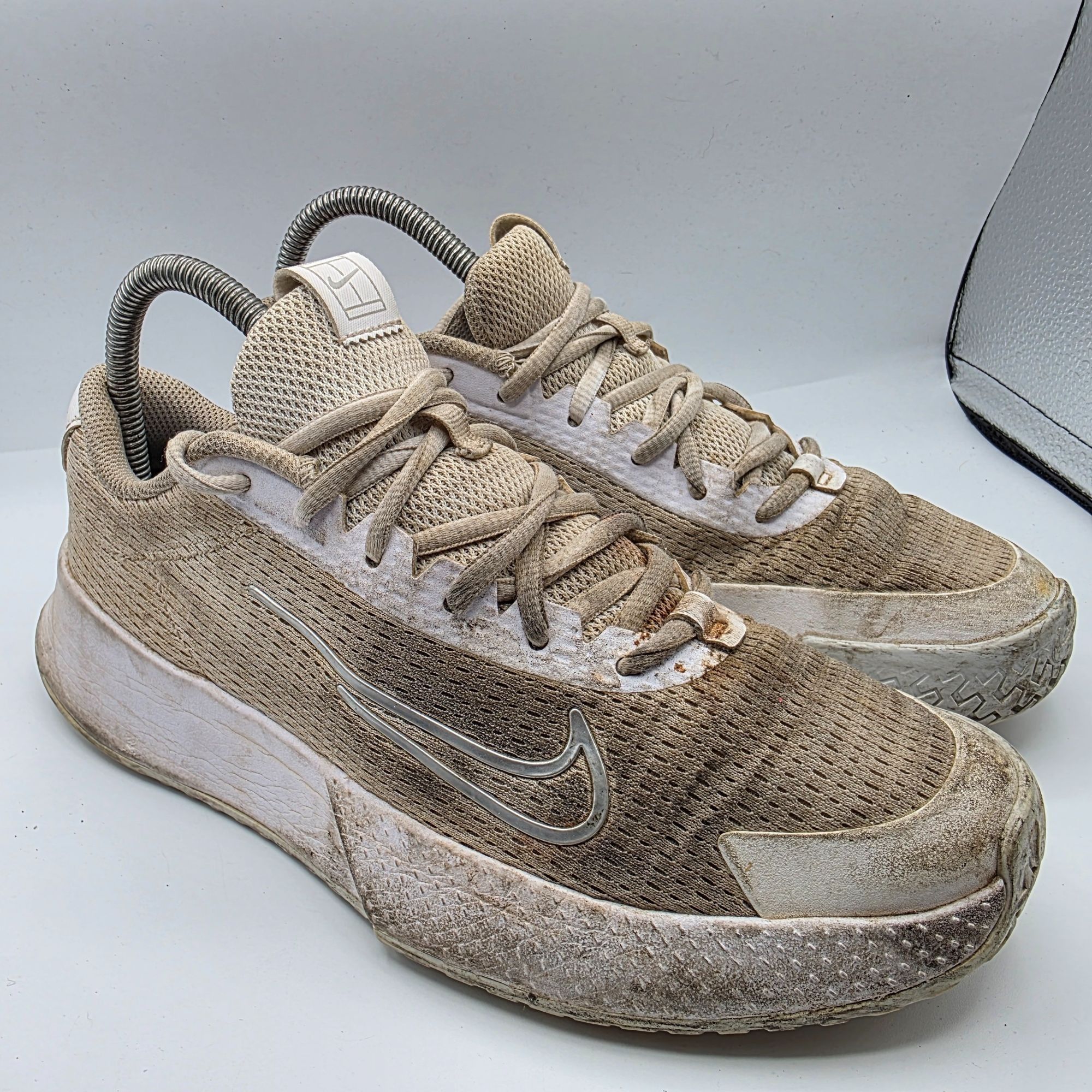 Nike NikeCourt Vapor Lite 2 HC Womens Size 7.5 White Metallic Sil Size US 7.5 / EU 40-41 - 1 Thumbnail