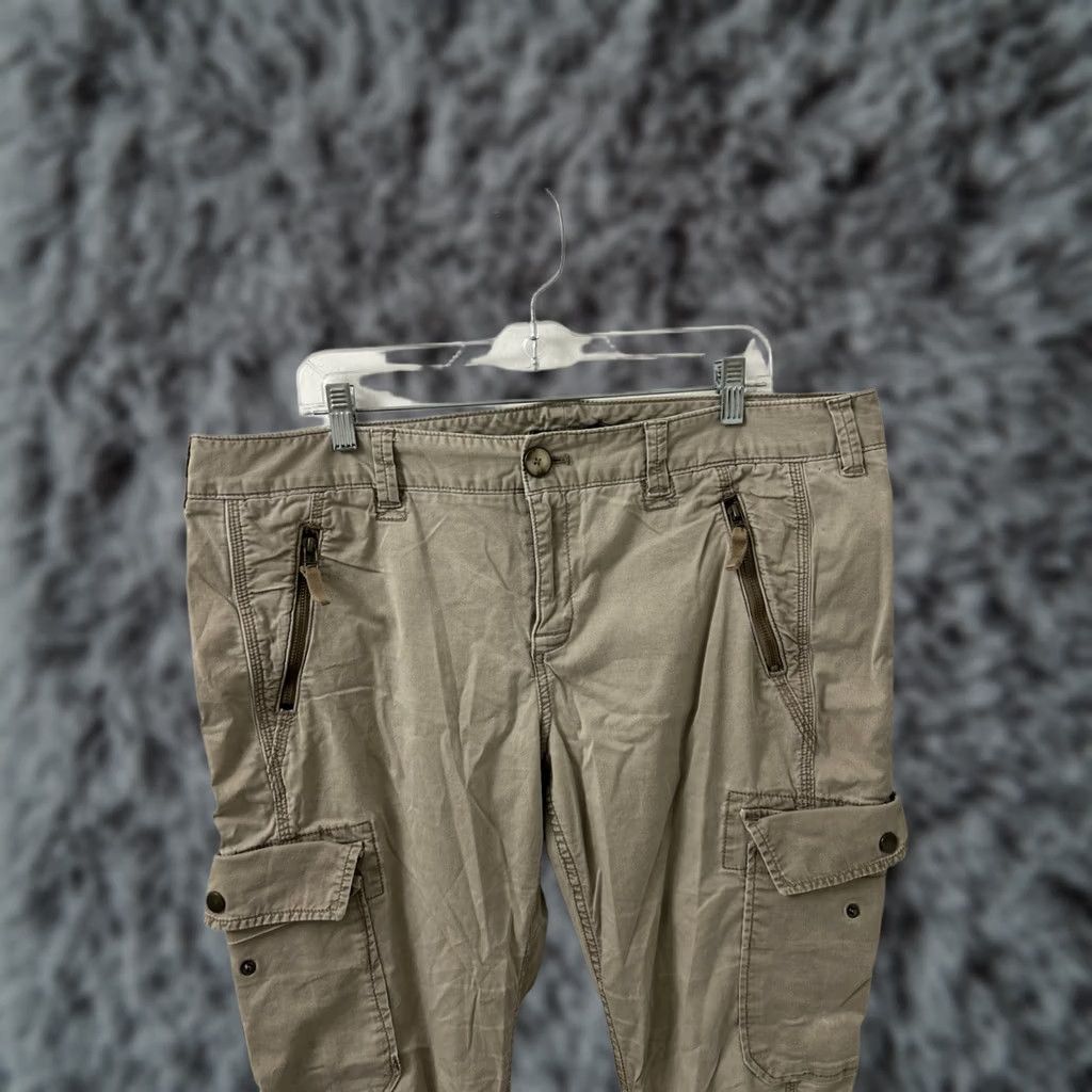 Eddie Bauer Eddie Bauer Cargo Pants Womens 18 Tan Zip Pockets Tapered Ankle Cuff 40x30 Cotton Blend Beige Regular My Pants Mens Women Girls? Size 40" / US 18 - 1 Thumbnail