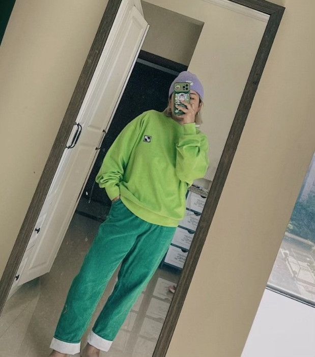 WE11DONE WE11DONE Green Gradient Neon Logo Sweatshirt Size S / US 4 / IT 40 - 1 Thumbnail