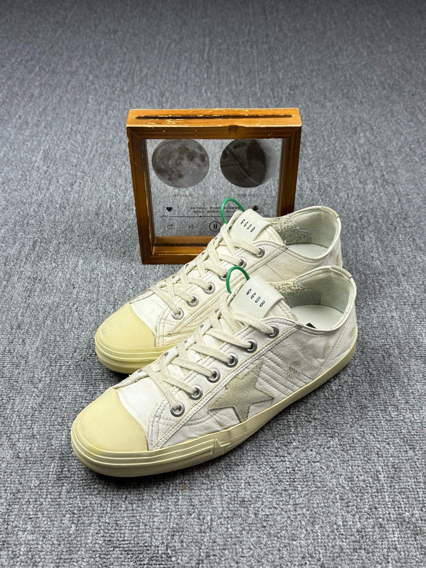 Golden Goose Golden Goose Yellow Lowtop Sneakers 9 Men Size US 9 / EU 42 - 1 Thumbnail