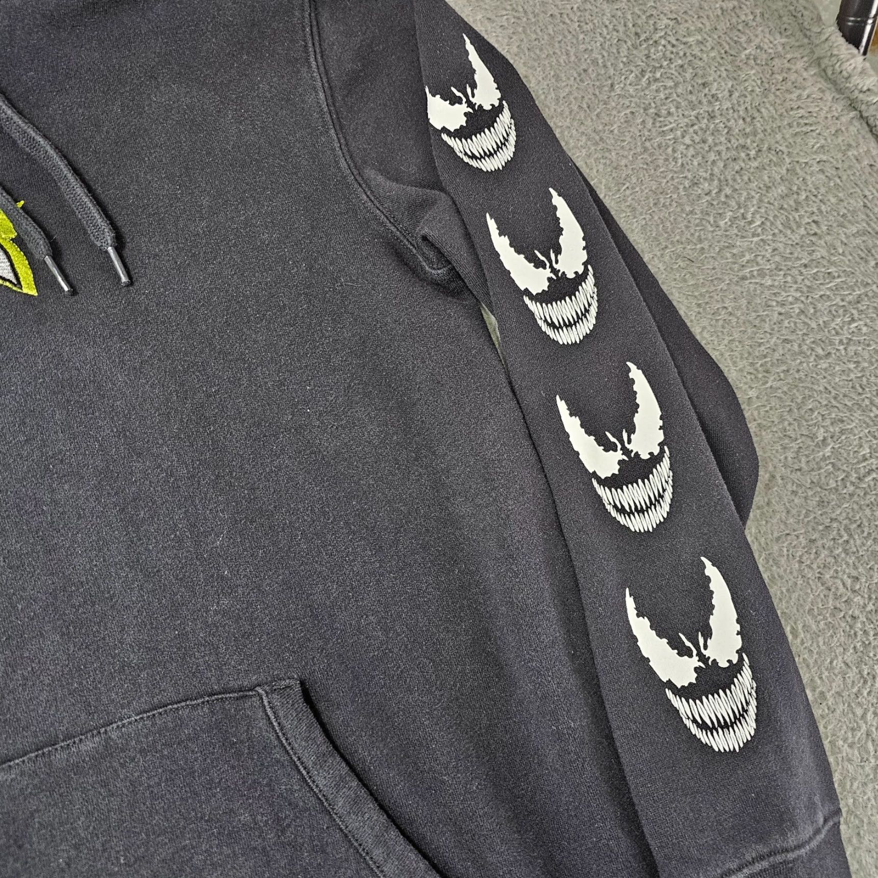 Vans Vans Marvel Venom Hoodie Mens Small Pullover Logo Graphic Sweatshirt Black Size US S / EU 44-46 / 1 - 4 Thumbnail