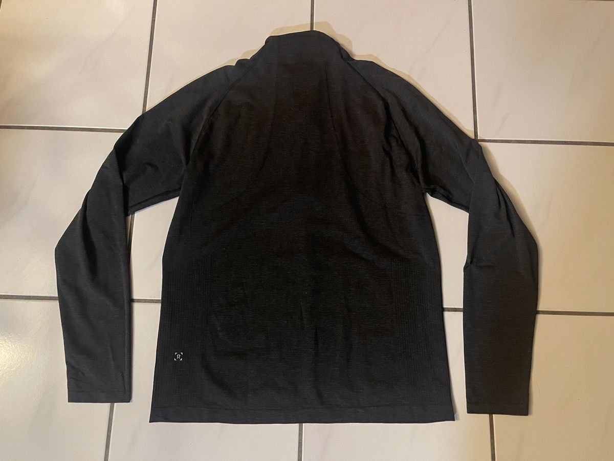 Lululemon Lululemon Quarter Zip Large Gray Metal Vent Tech Pullover Size US L / EU 52-54 / 3 - 6 Thumbnail