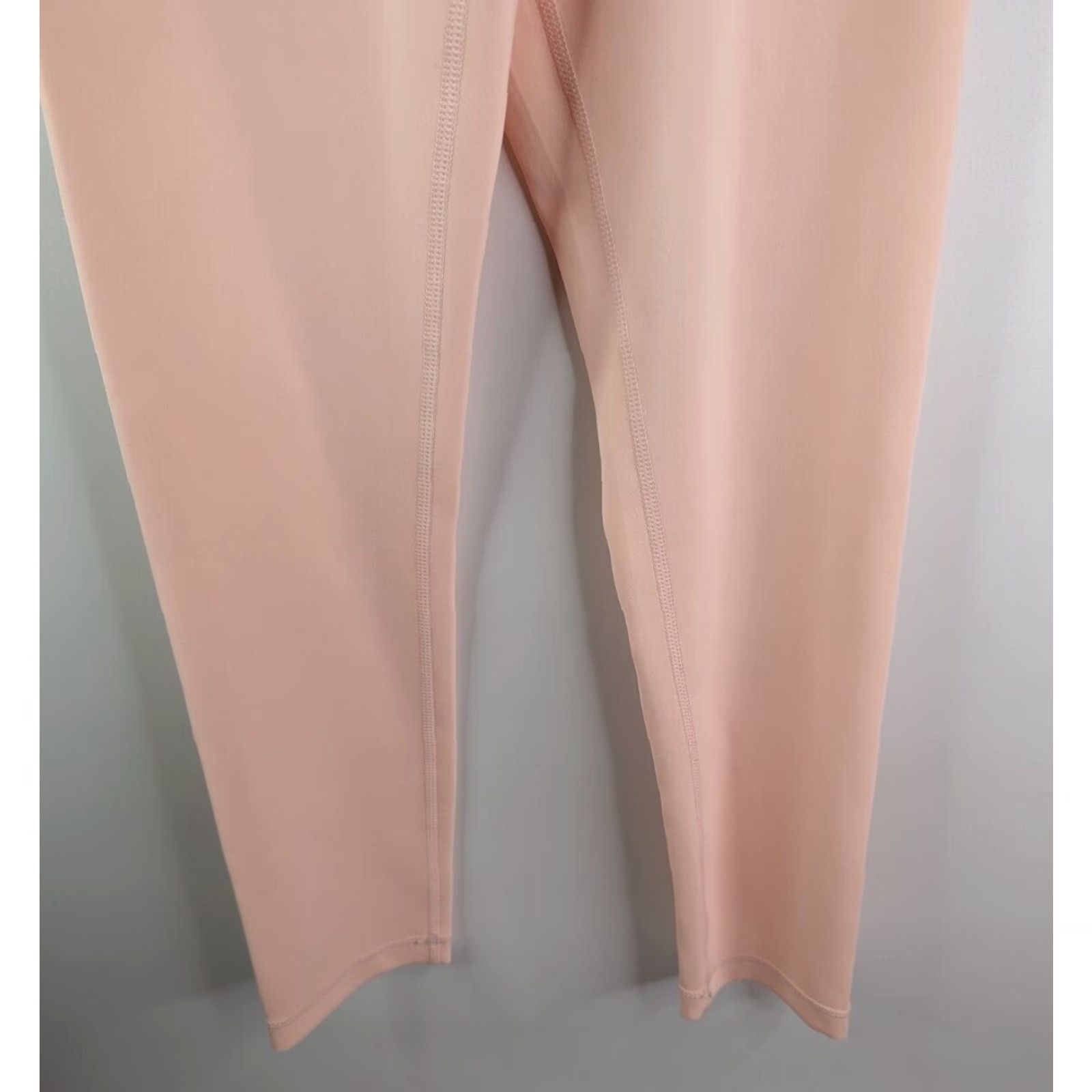 Ivy Park **IVY PARK Pink Yoga Leggings XS Capri** User: **IVY PARK Pink Capri Leggings XS** Size 26" / US 2 / IT 38 - 3 Thumbnail