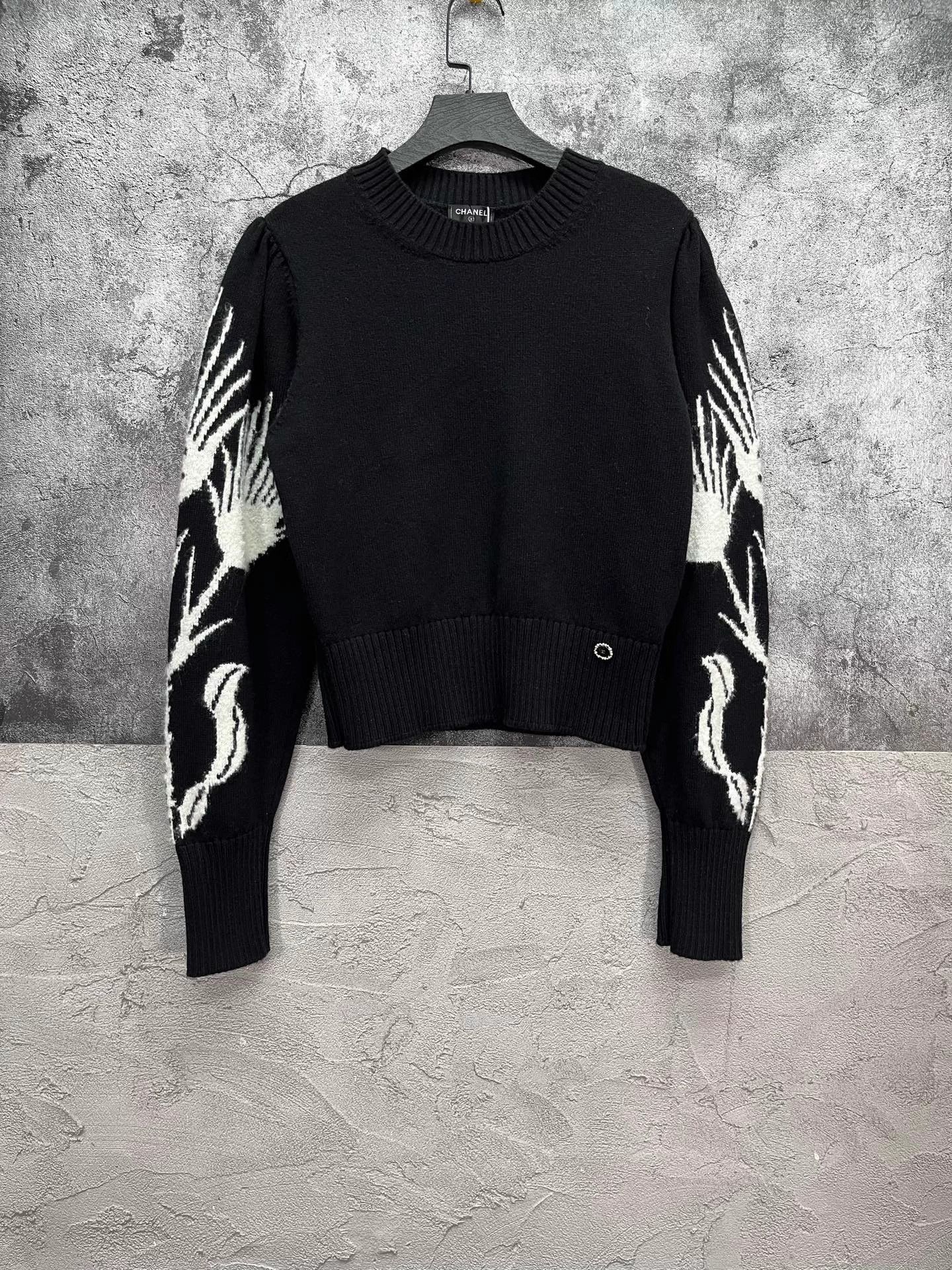 Chanel CHANEL Castle Cashmere Sweater 36, New Size XS / US 0-2 / IT 36-38 - 1 Thumbnail