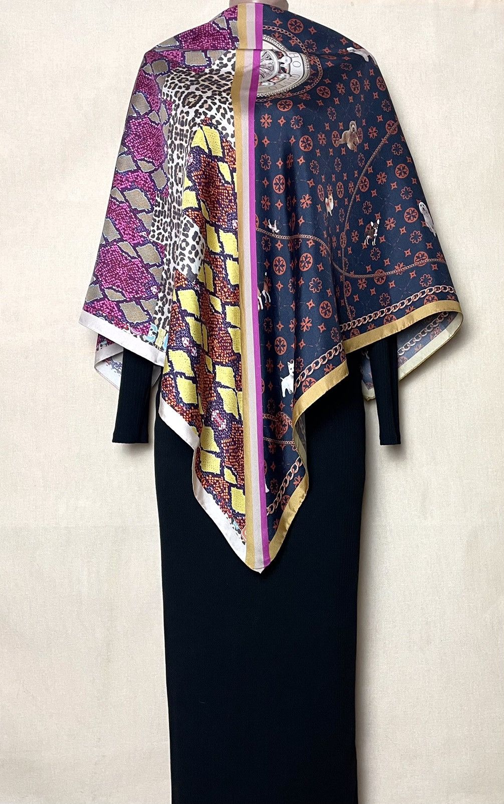 Vintage Mucho Gusto multicolour dog snakes leopard print silk scarf Size ONE SIZE - 1 Thumbnail