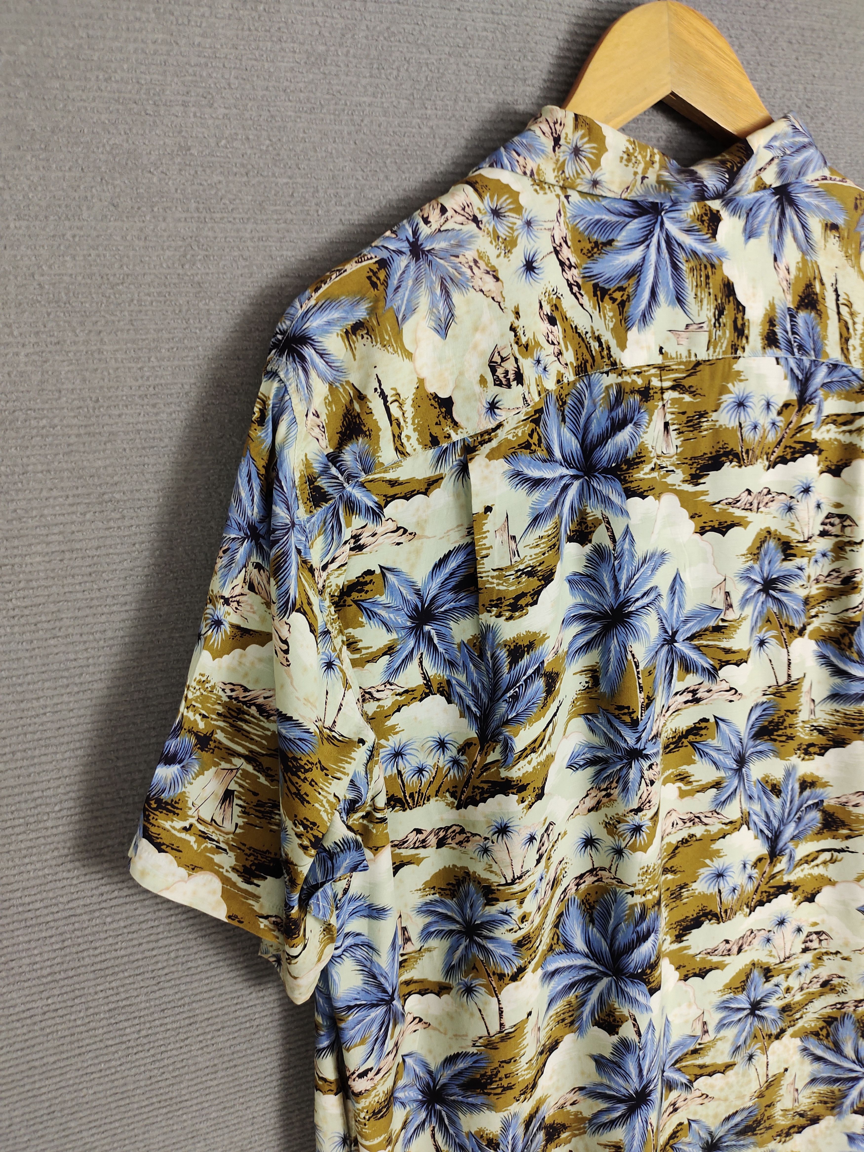 Japanese Brand Vintage Royal Hawaiian Scenic View Rayon Hawaiian Shirt Size US M / EU 48-50 / 2 - 10 Thumbnail