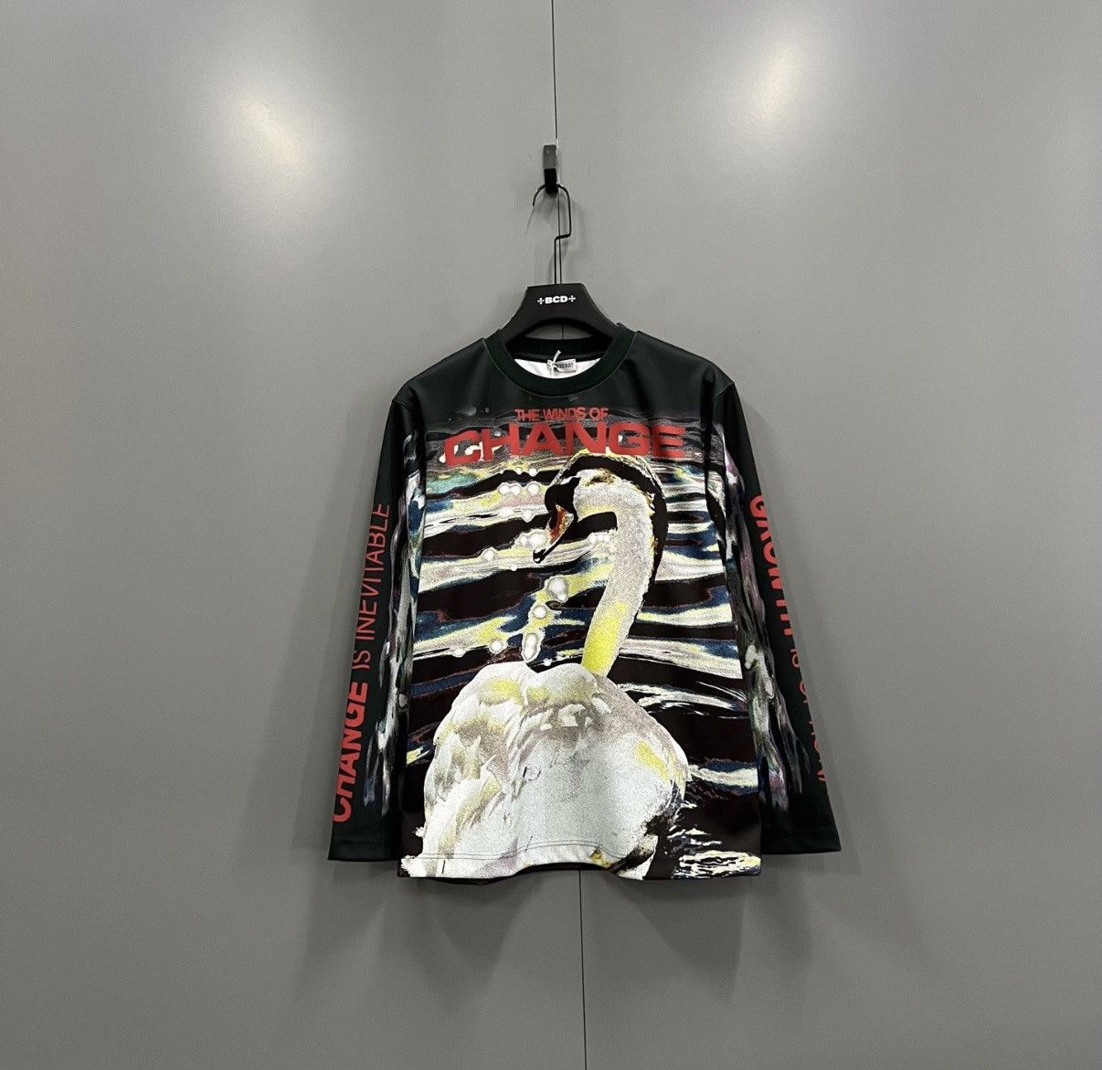 Burberry Burberry Letter Swan Printed Long Sleeve J41 Size US S / EU 44-46 / 1 - 1 Thumbnail