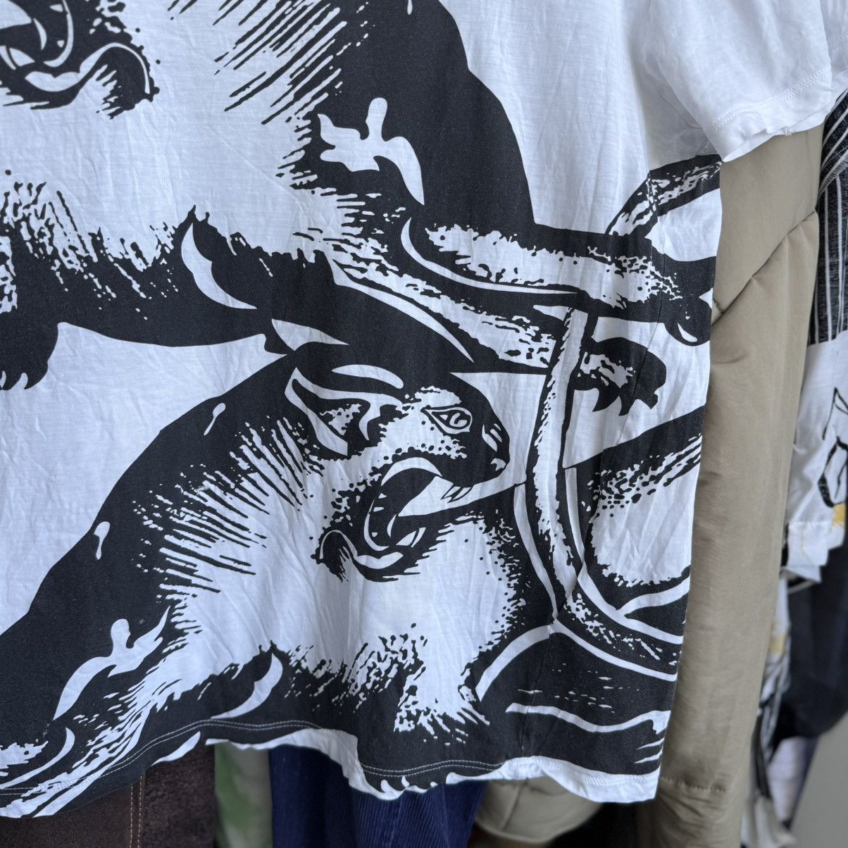 Valentino Valentino White Panther Garavani All Over Print Tee Shirt Size US S / EU 44-46 / 1 - 5 Thumbnail