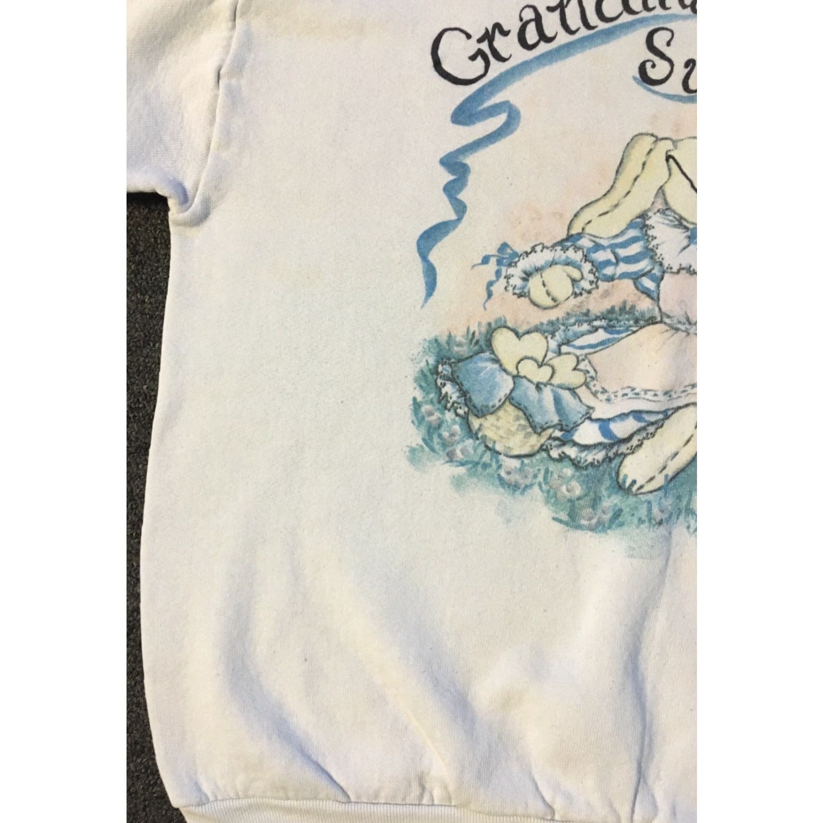 Fruit Of The Loom VINTAGE Grandmas Sweethearts Doll Faded Sweatshirt M USA Art Grunge Bunny 80s 90s Christmas Holiday USA Mens White Pullover Sweater Size US M / EU 48-50 / 2 - 4 Thumbnail
