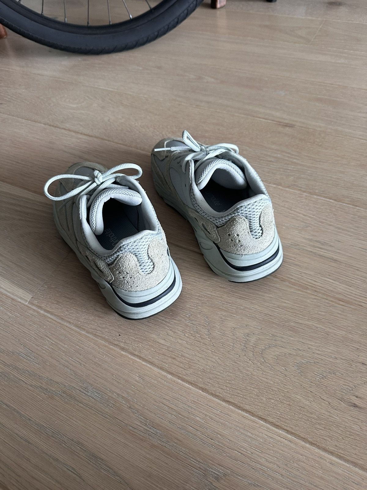 Yeezy Yeezy 700 SALT Size US 7.5 / EU 40-41 - 2 Thumbnail