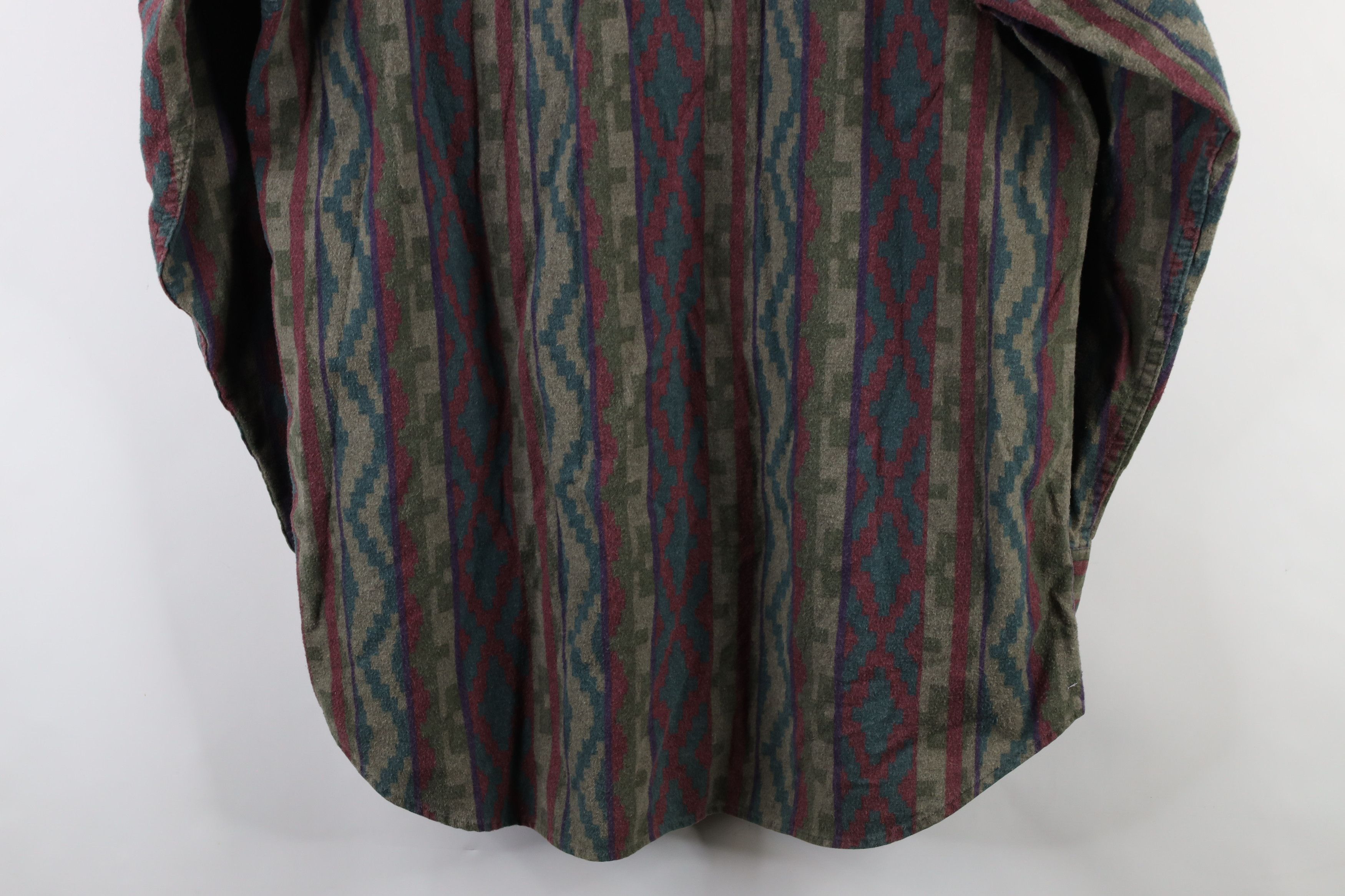 Vintage × Woolrich Woolen Mills Vintage 90s Woolrich Southwestern Chamois Cloth Button Shirt Size US L / EU 52-54 / 3 - 12 Thumbnail