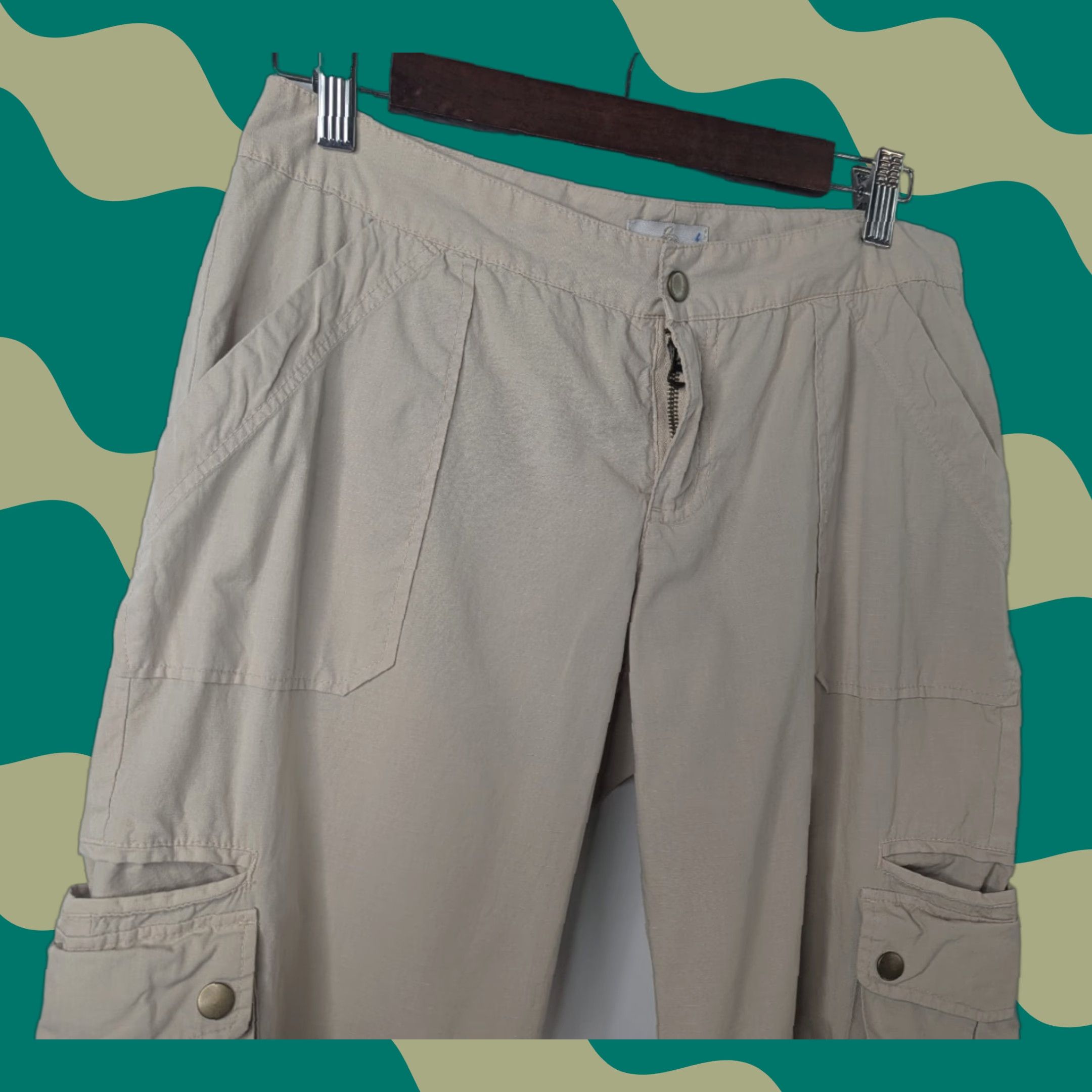 Joie Joie Women's 8 Cropped Pants Beige Cotton Ripstop Khaki Cargo Capri Outdoors Shirt? Size 30" / US 8 / IT 44 - 1 Thumbnail
