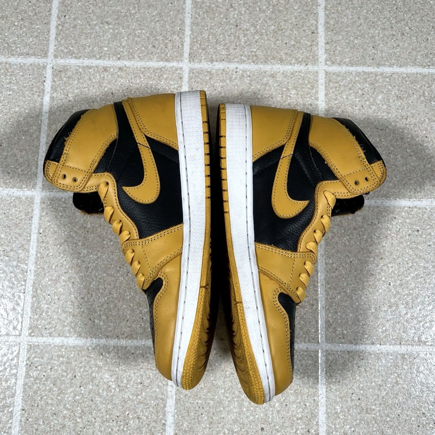 Jordan Brand Nike Air Jordan 1 Sneaker Mens Size 8.5 Yellow Retro High OG Pollen 555088-701 Size US 9 / EU 42 - 7 Thumbnail