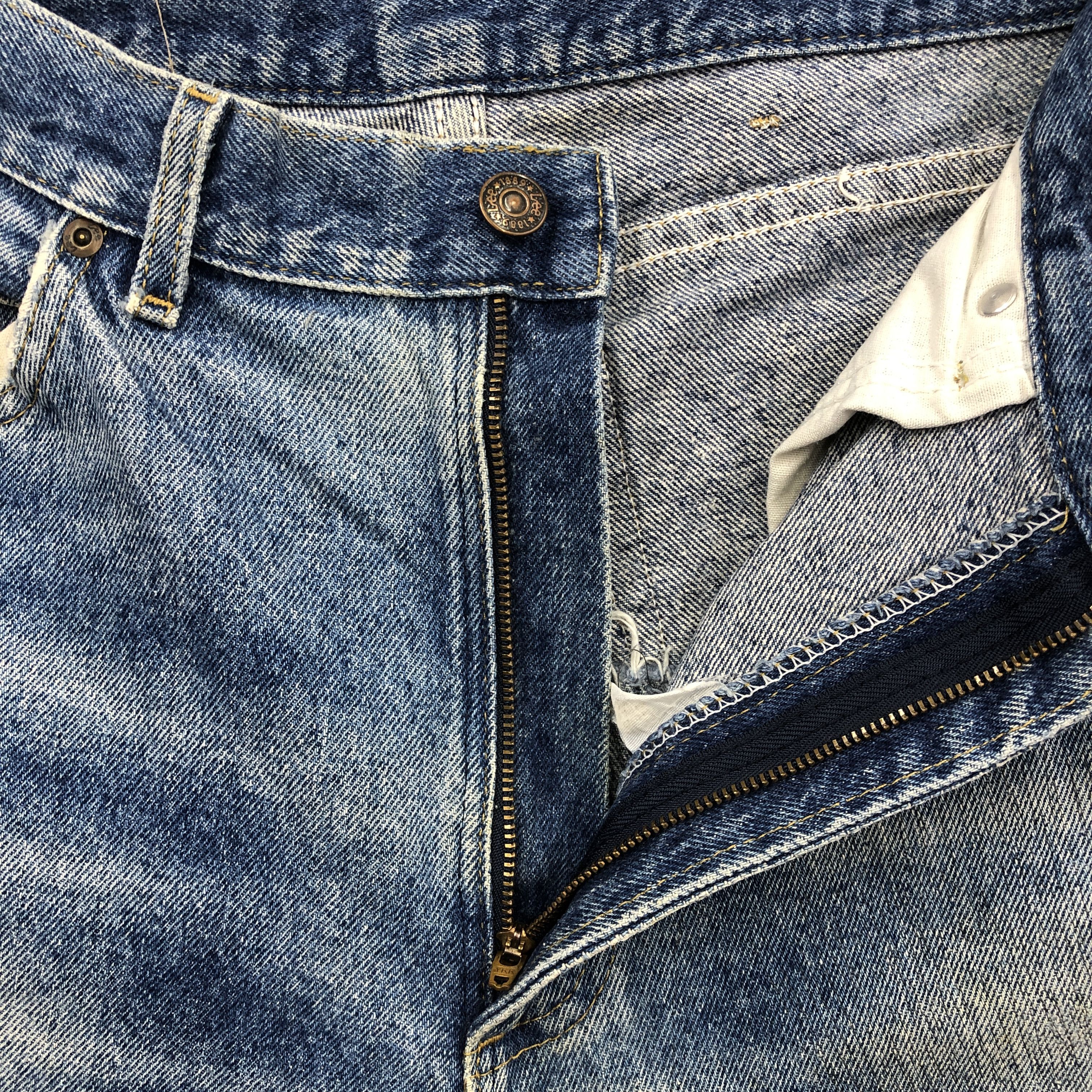 Jean × Lee × Vintage Vintage Lee Riders Distressed Jeans Faded Light Wash Denim Size US 30 / EU 46 - 6 Thumbnail
