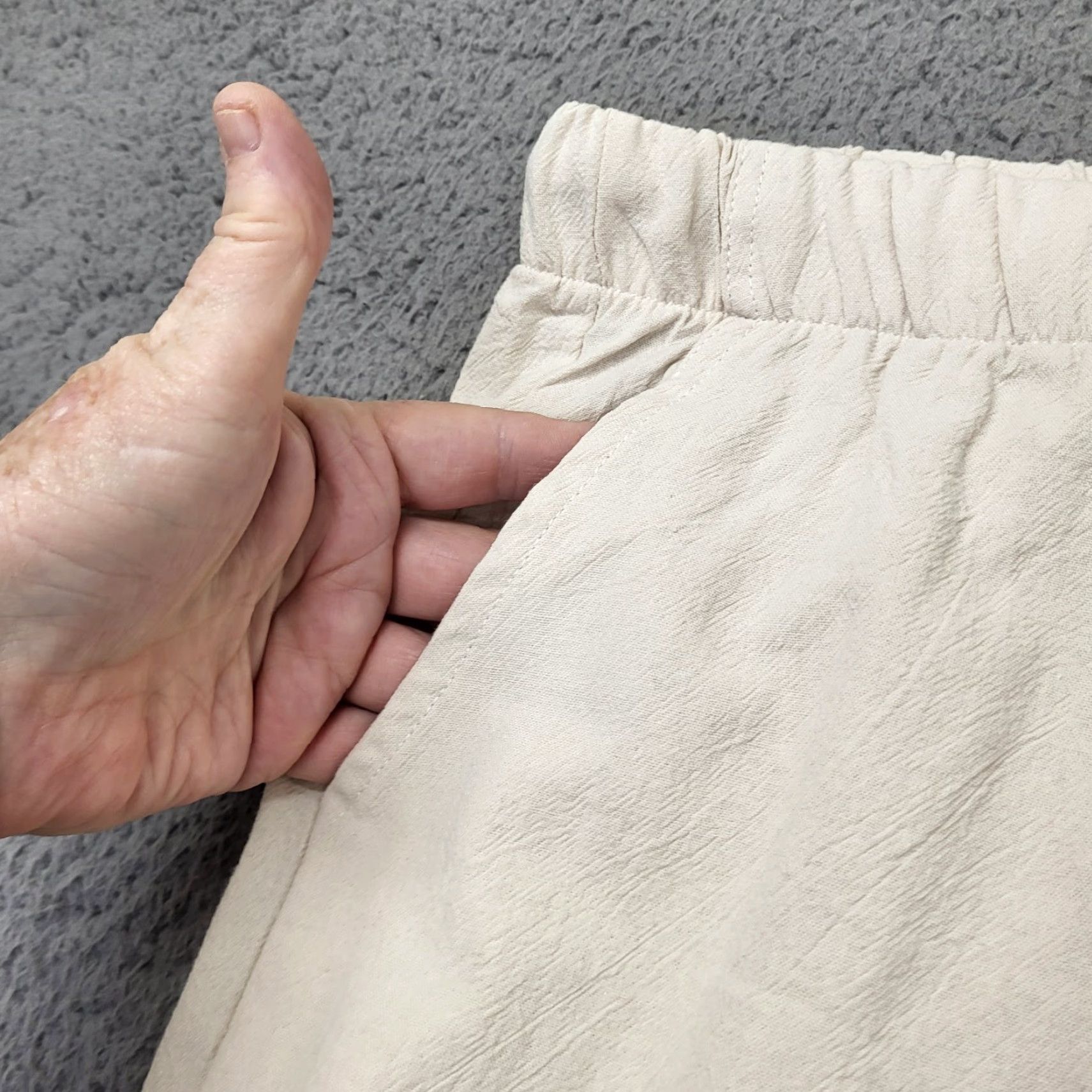 Vintage Capri Length Pants Women's L Ivory Ties at Knees Active Wear Elastic Waist Capris Beach Hiking Golf Dance Driving Lightweight Regular Ladies Womens Size 36" / US 14 / IT 50 - 6 Thumbnail