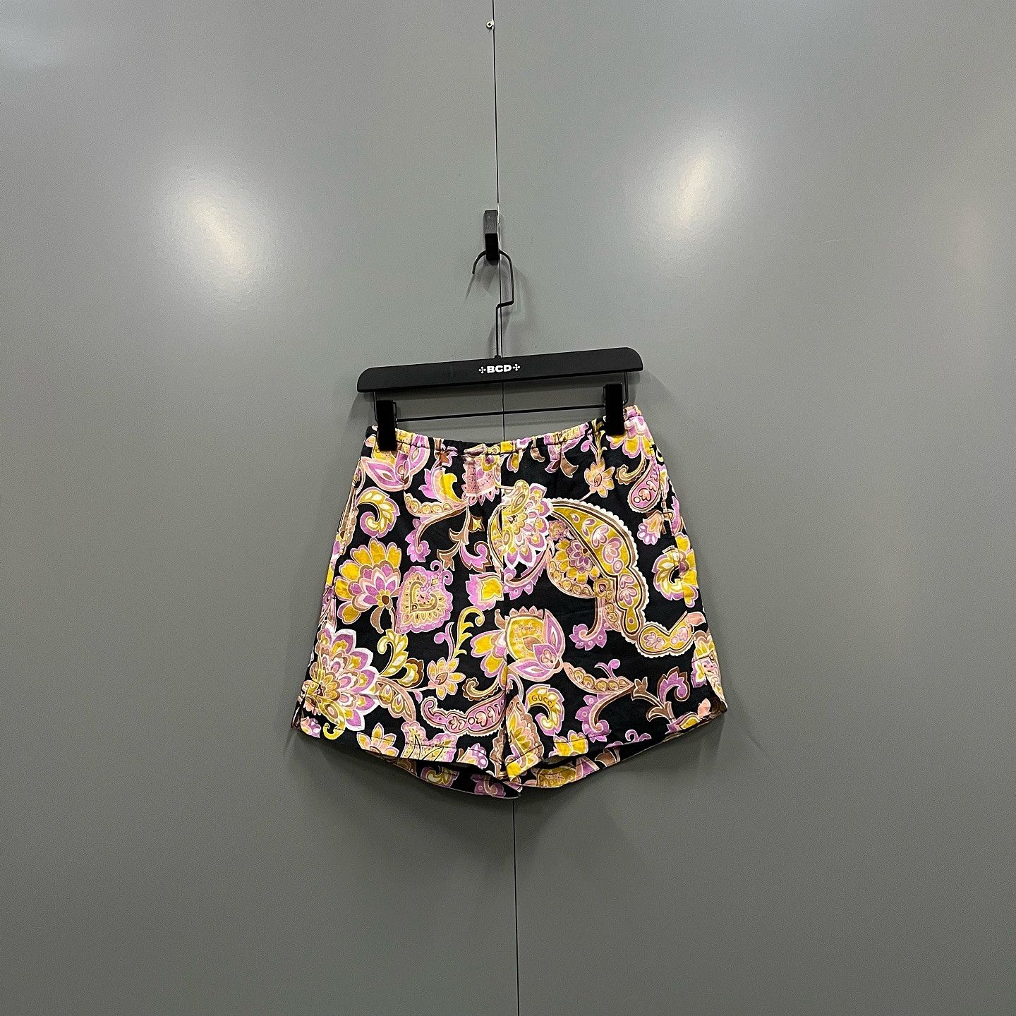 Gucci Gucci Paisley Print Linen Shorts Size 42 Size 28" / US 6 / IT 42 - 1 Thumbnail