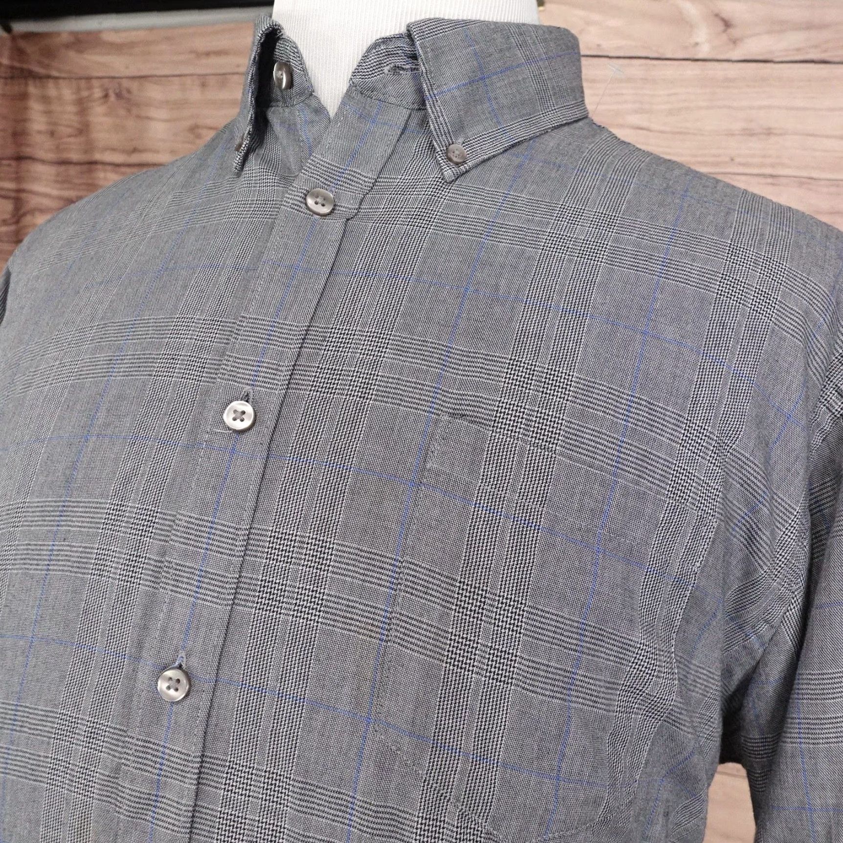 Van Heusen Van Heusen Shirt Mens Large Gray Plaid Button-Down No Iron Long Sleeve 16-16.5 Pocket Size US L / EU 52-54 / 3 - 2 Thumbnail