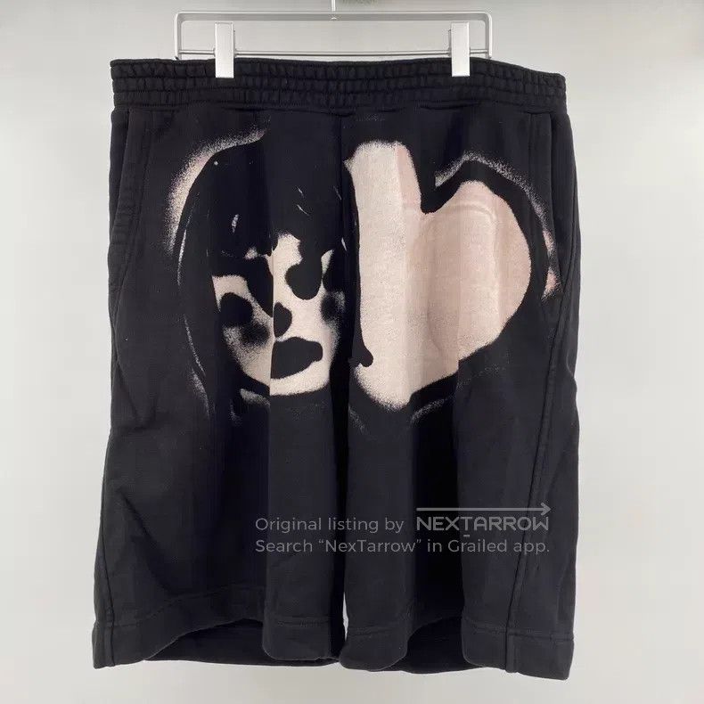 Givenchy Givenchy size L Graffiti Love Heart Doll Short Pants Size US 27 - 1 Thumbnail