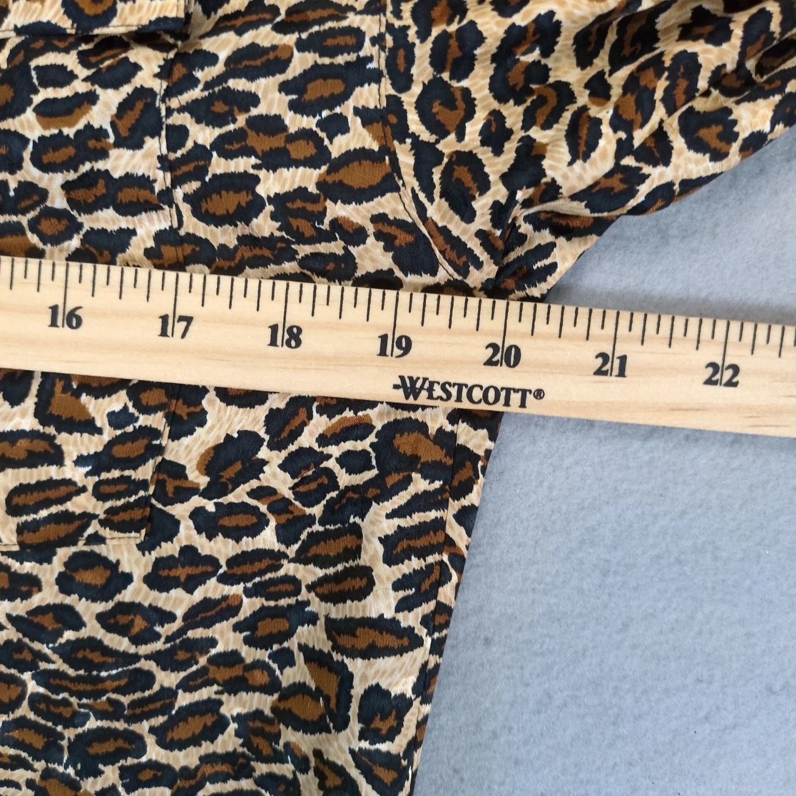 MAGGY LONDON Maggy London 100% Silk Leopard Print Blouse Top Women's 10 Size L / US 10 / IT 46 - 5 Thumbnail