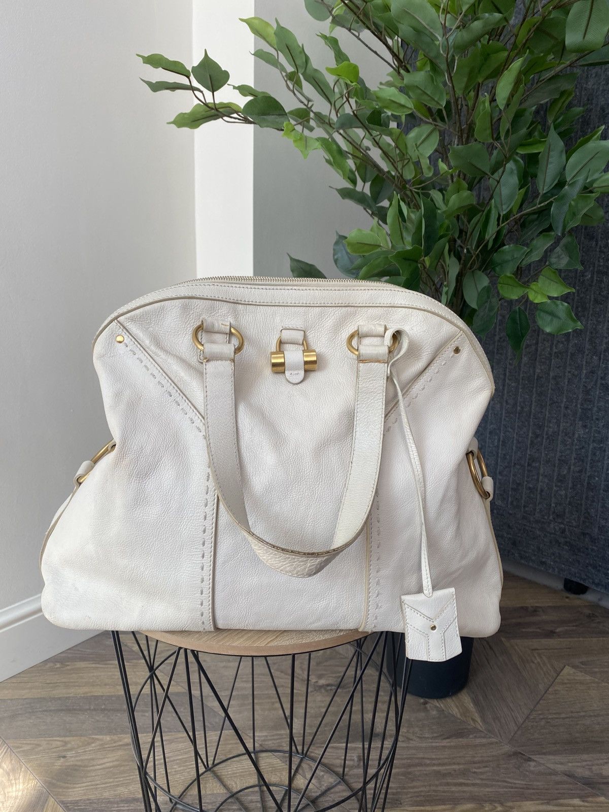 Yves Saint Laurent Vintage Yves Saint Laurent Cream Leather "Large Muse" Bag Size ONE SIZE - 1 Thumbnail