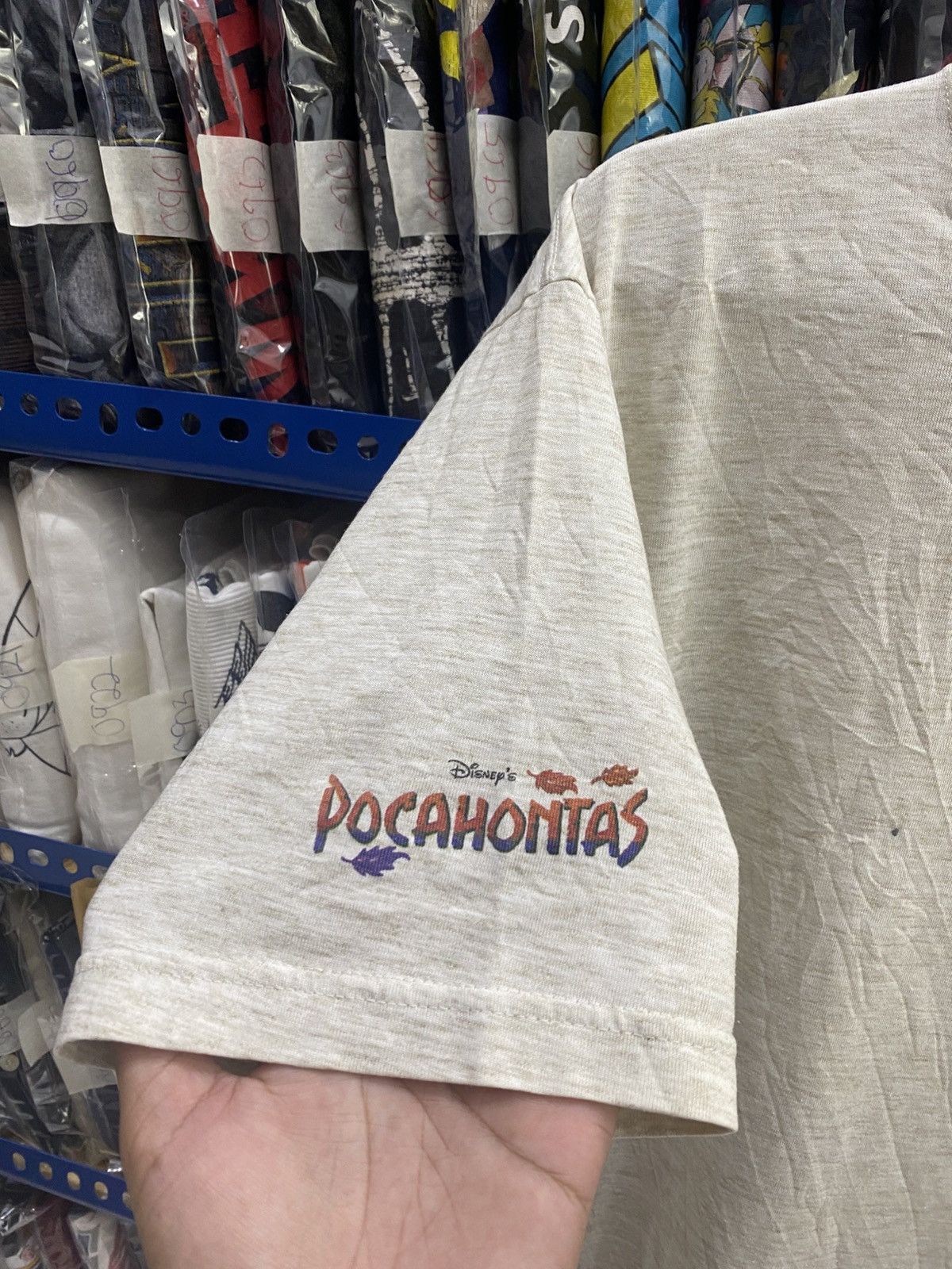 Disney VINTAGE POCAHONTAS TSHIRT Size US L / EU 52-54 / 3 - 3 Thumbnail