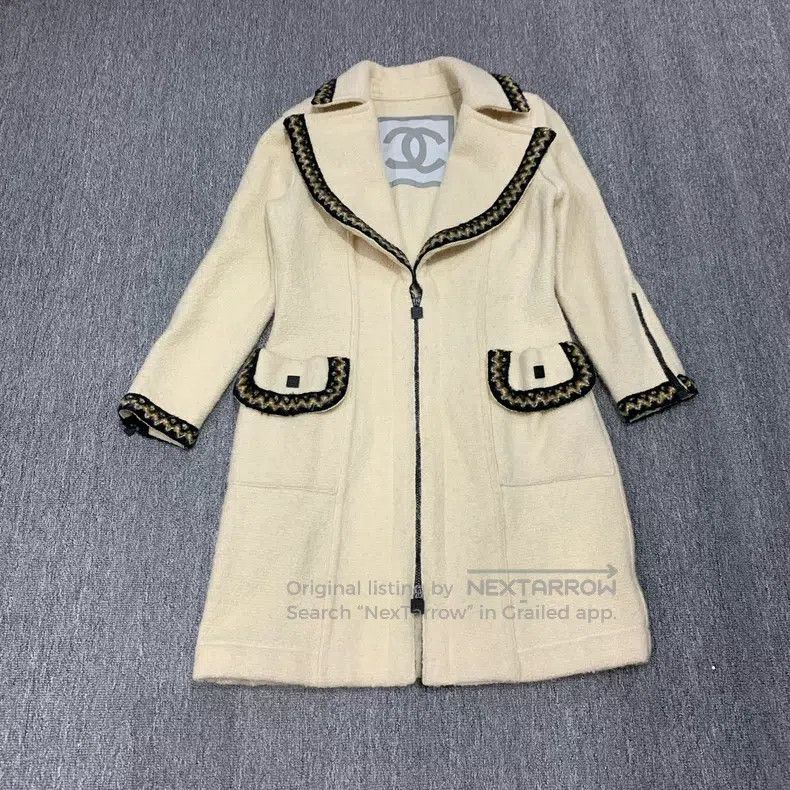 Chanel White woollen lapel zipper coat