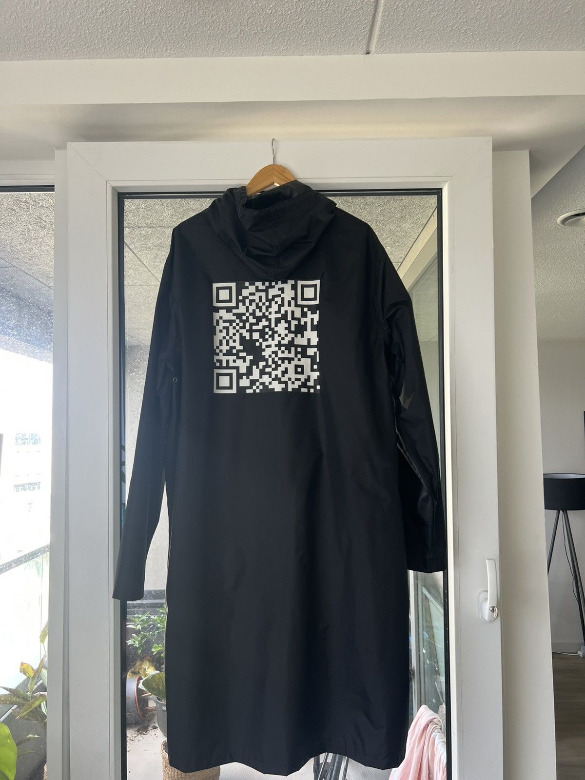 Vetements Vetements QR code raincoat SS 2019 Size US XL / EU 56 / 4 - 3 Thumbnail