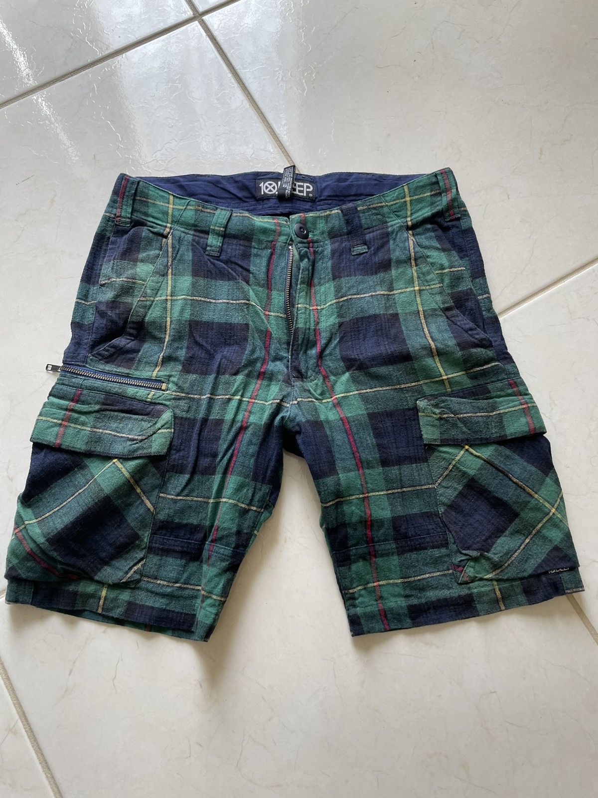 10 Deep 10 deep green plaid shorts size 30 Size US 30 / EU 46 - 1 Thumbnail