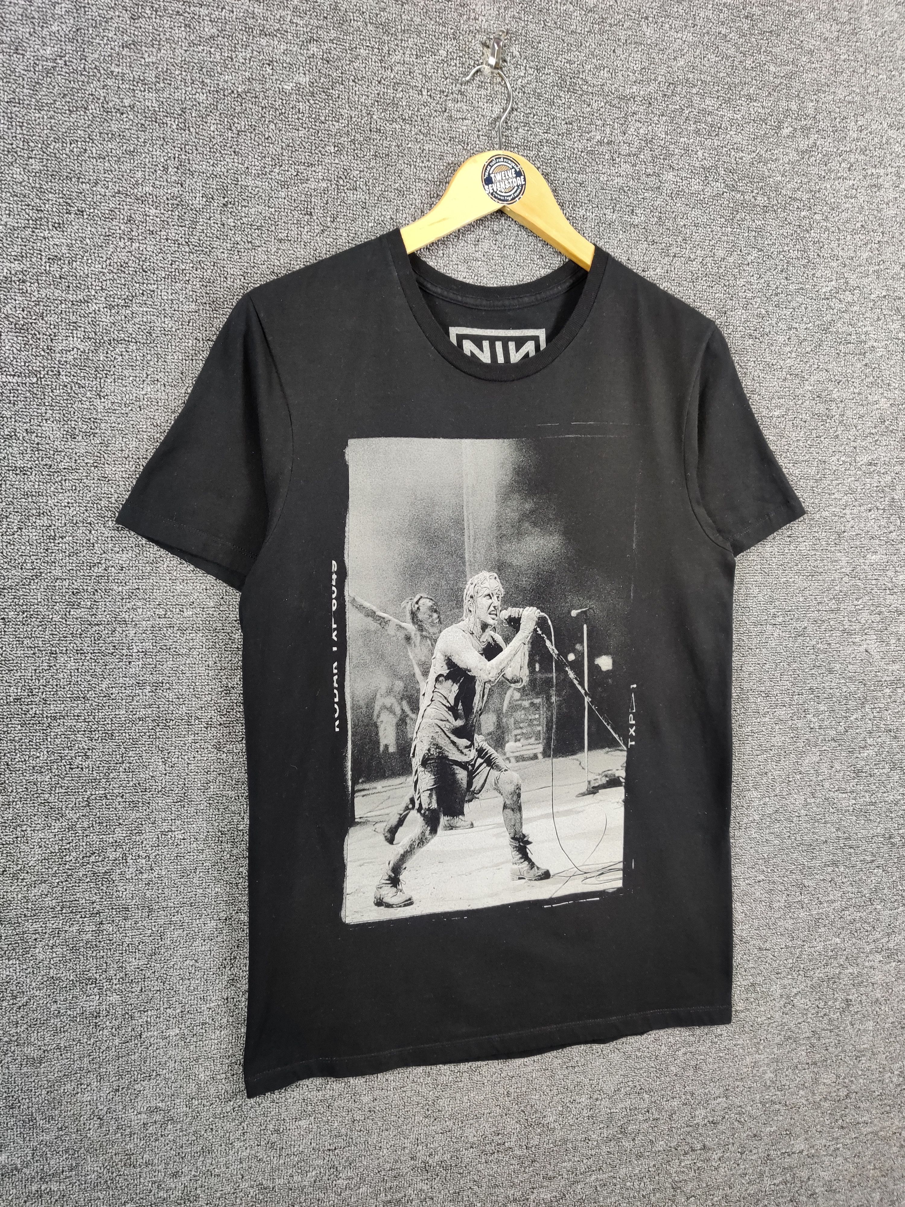 Band Tees Vintage Nin Inch Nails Rock Band Tee Tshirt Size US M / EU 48-50 / 2 - 5 Thumbnail