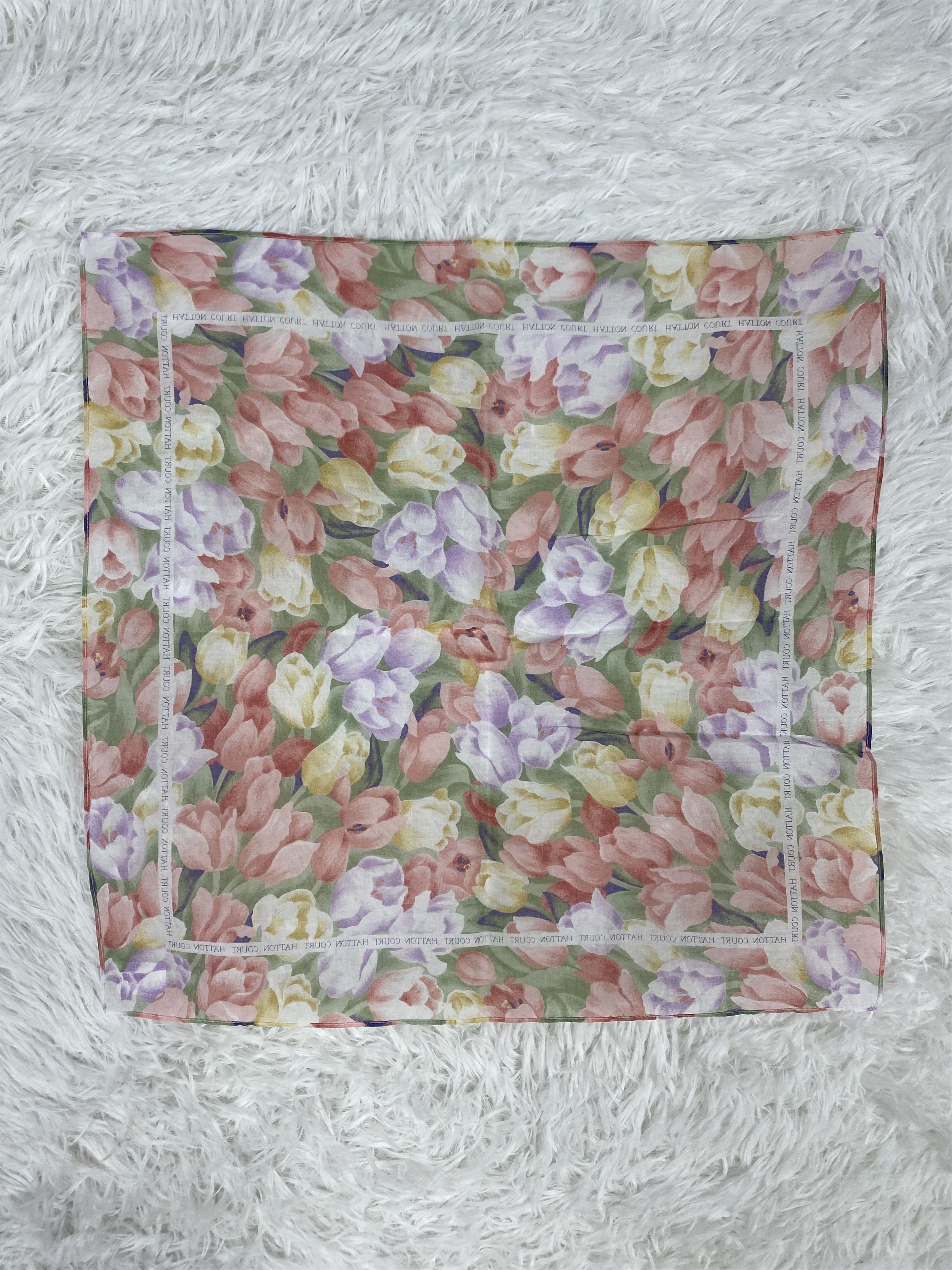 Designer × Vintage Vintage Hatton Court Handkerchief Neckerchief PH0927 Size ONE SIZE - 4 Thumbnail