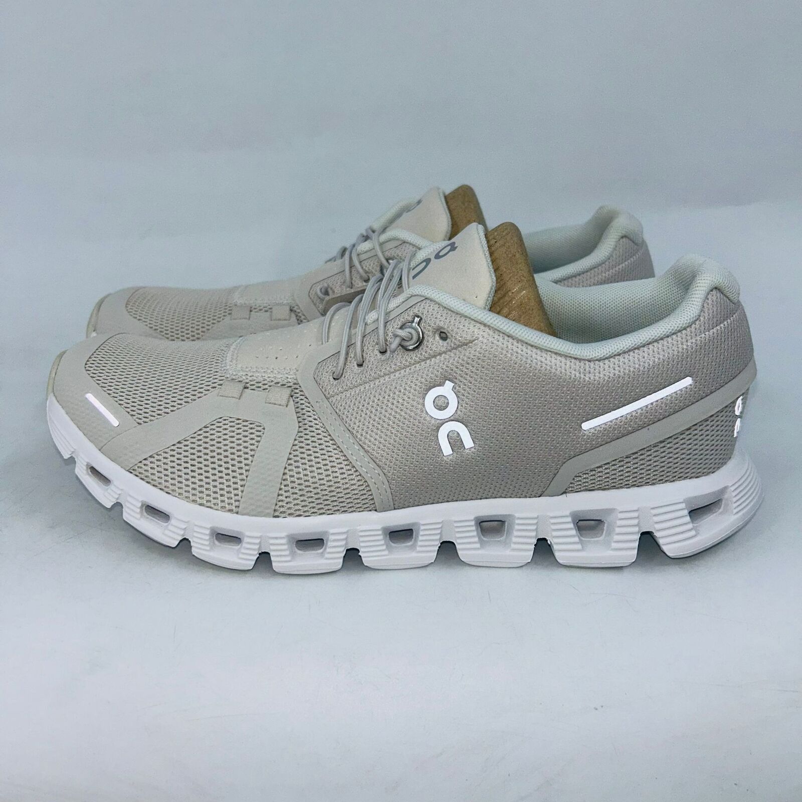 On ON RUNNING CLOUD 5 WOMENS PEARL/WHITE RUNNING SHOES SIZE 9B Size US 9 / IT 39 - 4 Thumbnail