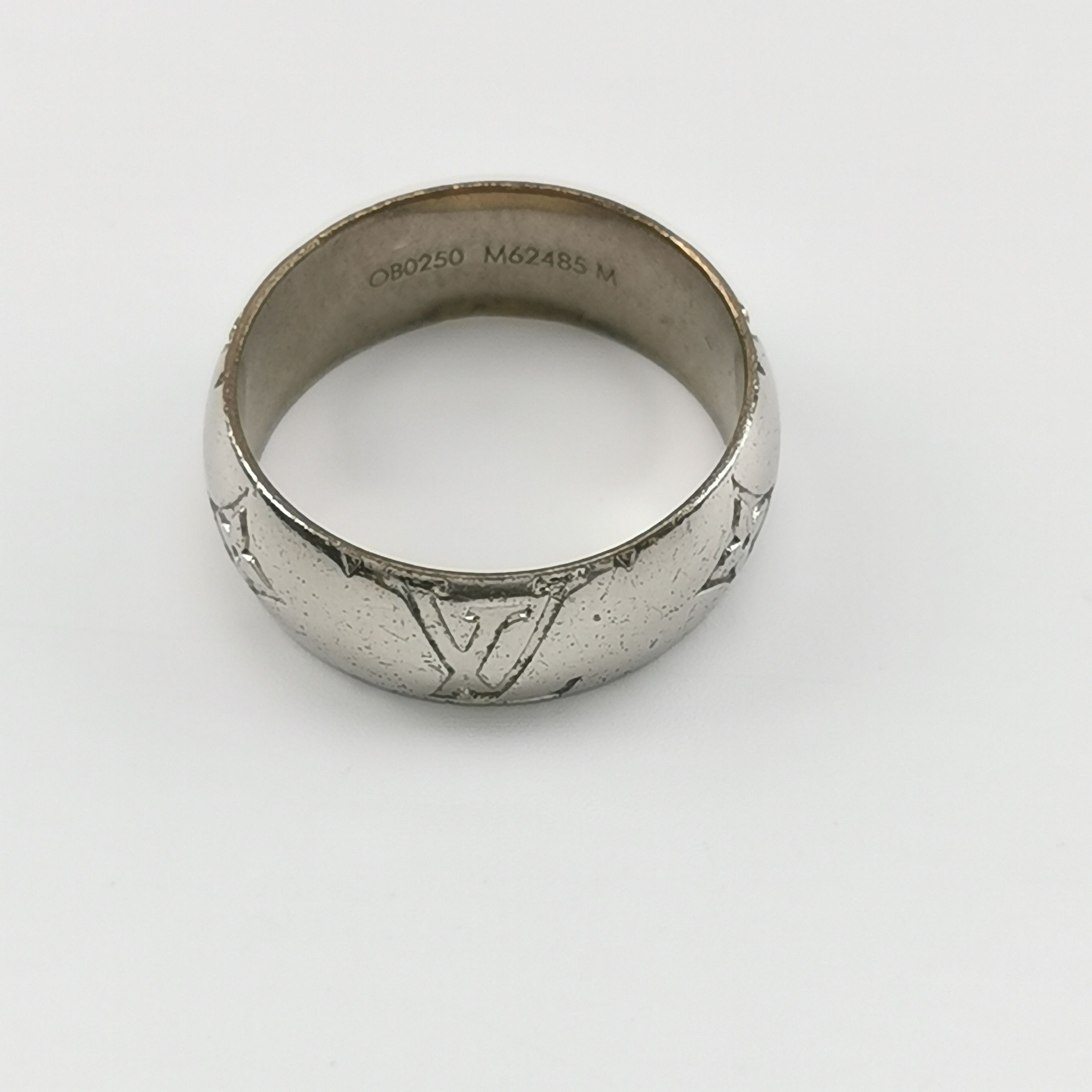 Louis Vuitton Louis Vuitton (LV) Logo Engraved Ring Size 21 -z2505 Size ONE SIZE - 8 Thumbnail