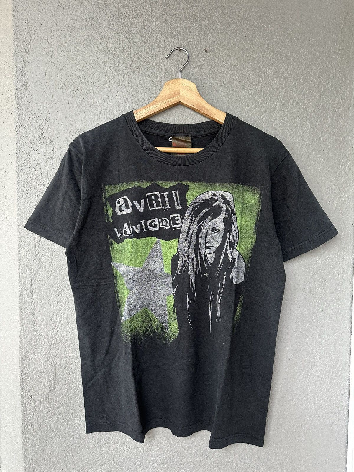 Band Tees × Vintage Vintage Avril Lavigne 2011 Tour Show Band Rock Tshirt USA Size US M / EU 48-50 / 2 - 1 Thumbnail