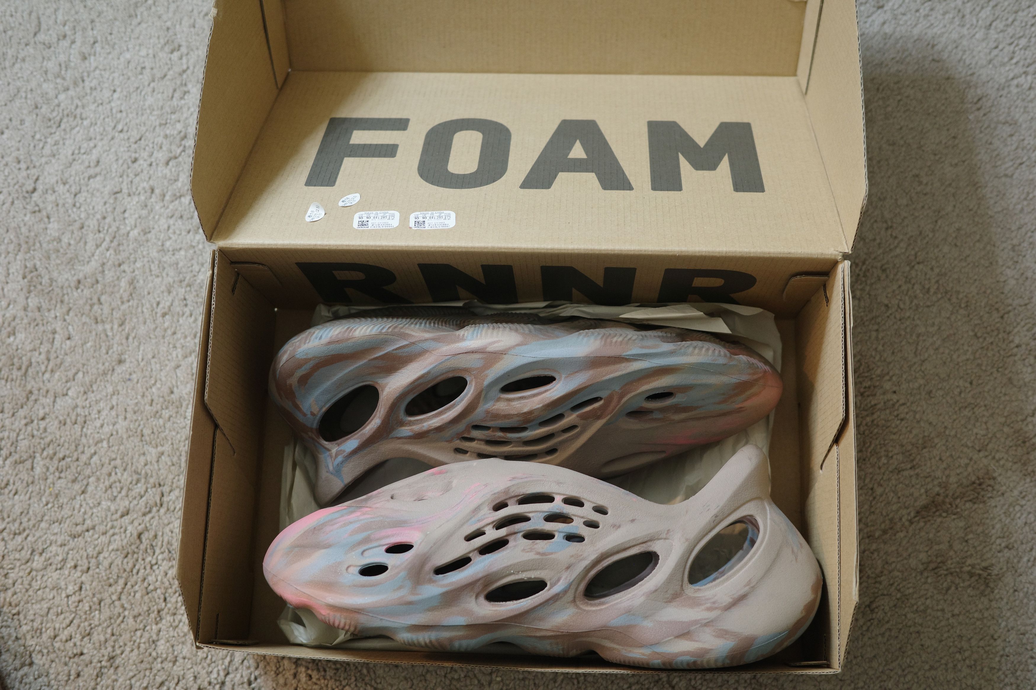 Yeezy Yeezy Foam Runner MX Sand Grey Size US 10 / EU 43 - 1 Thumbnail