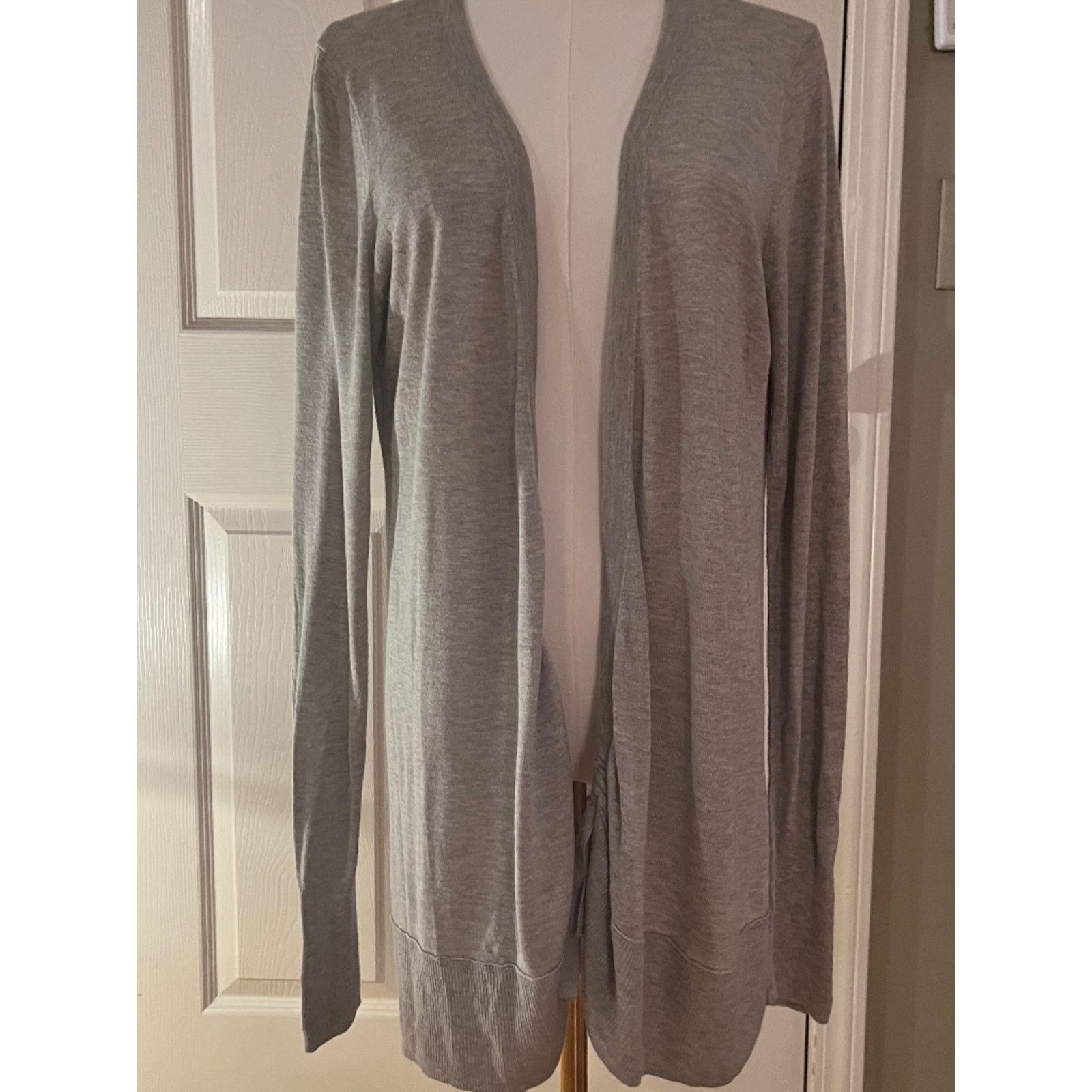 J.Crew J.Crew Ultra Soft Lightweight Rayon Silk Gray Tie Cardigan M Size M / US 6-8 / IT 42-44 - 1 Thumbnail