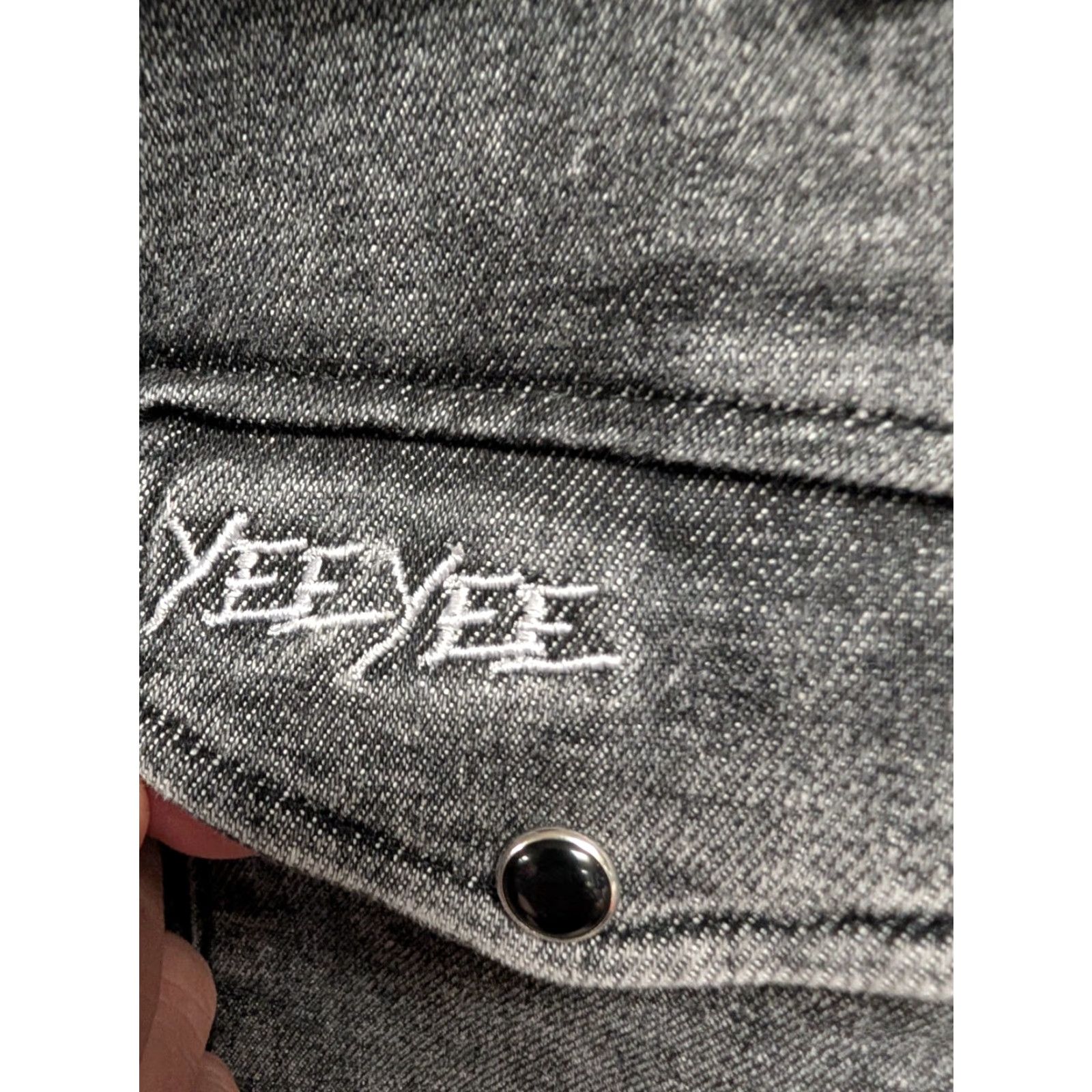 Vintage VINTAGE Yee Yee Apparel Mens Long Sleeve Jean Jacket Shirt L Button Up Shacket Yeeyee Size US L / EU 52-54 / 3 - 5 Thumbnail